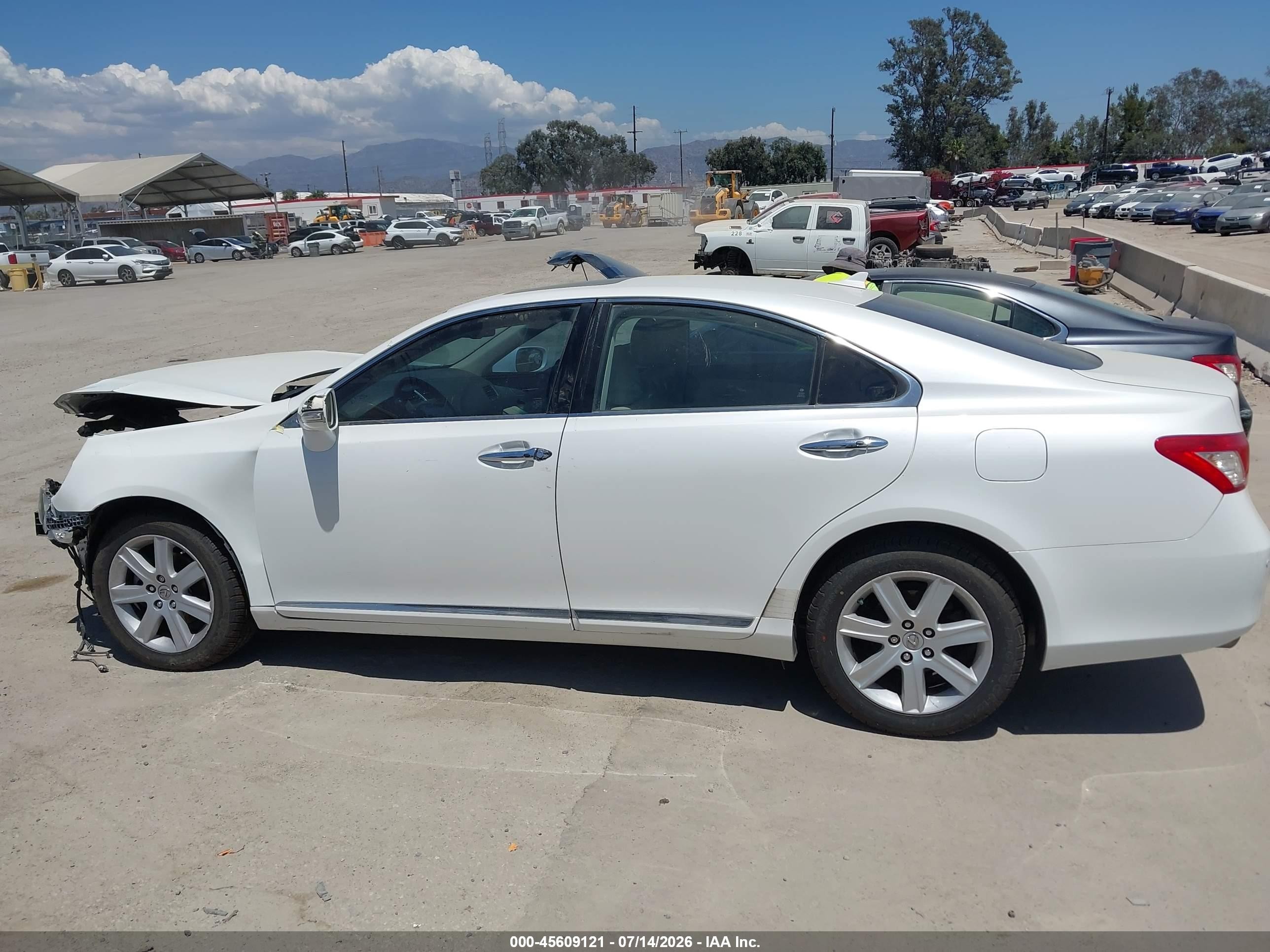 2011 Lexus Es 350   White vin: JTHBK1EG3B2452643