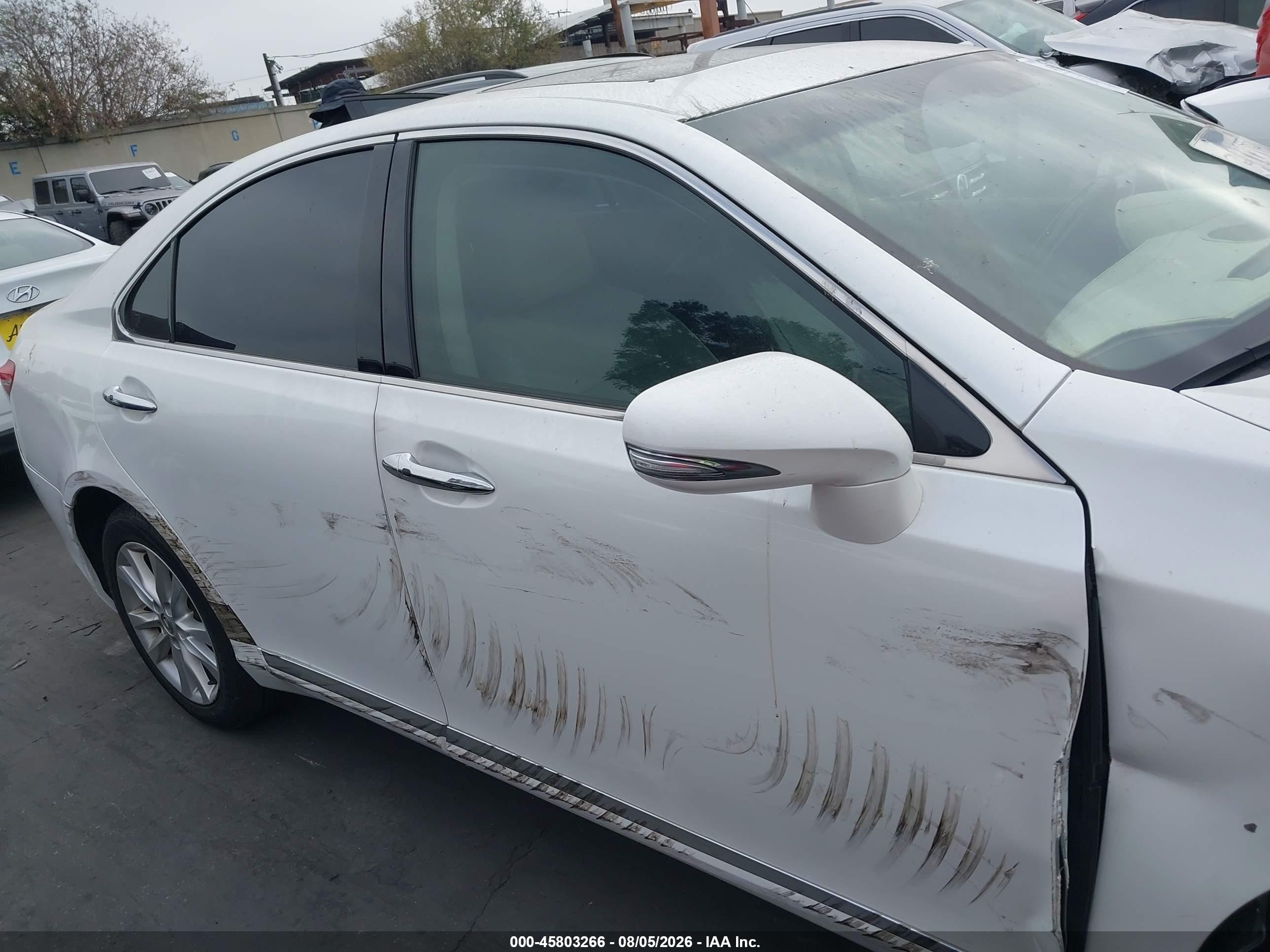2011 Lexus Es 350   White vin: JTHBK1EG3B2469703