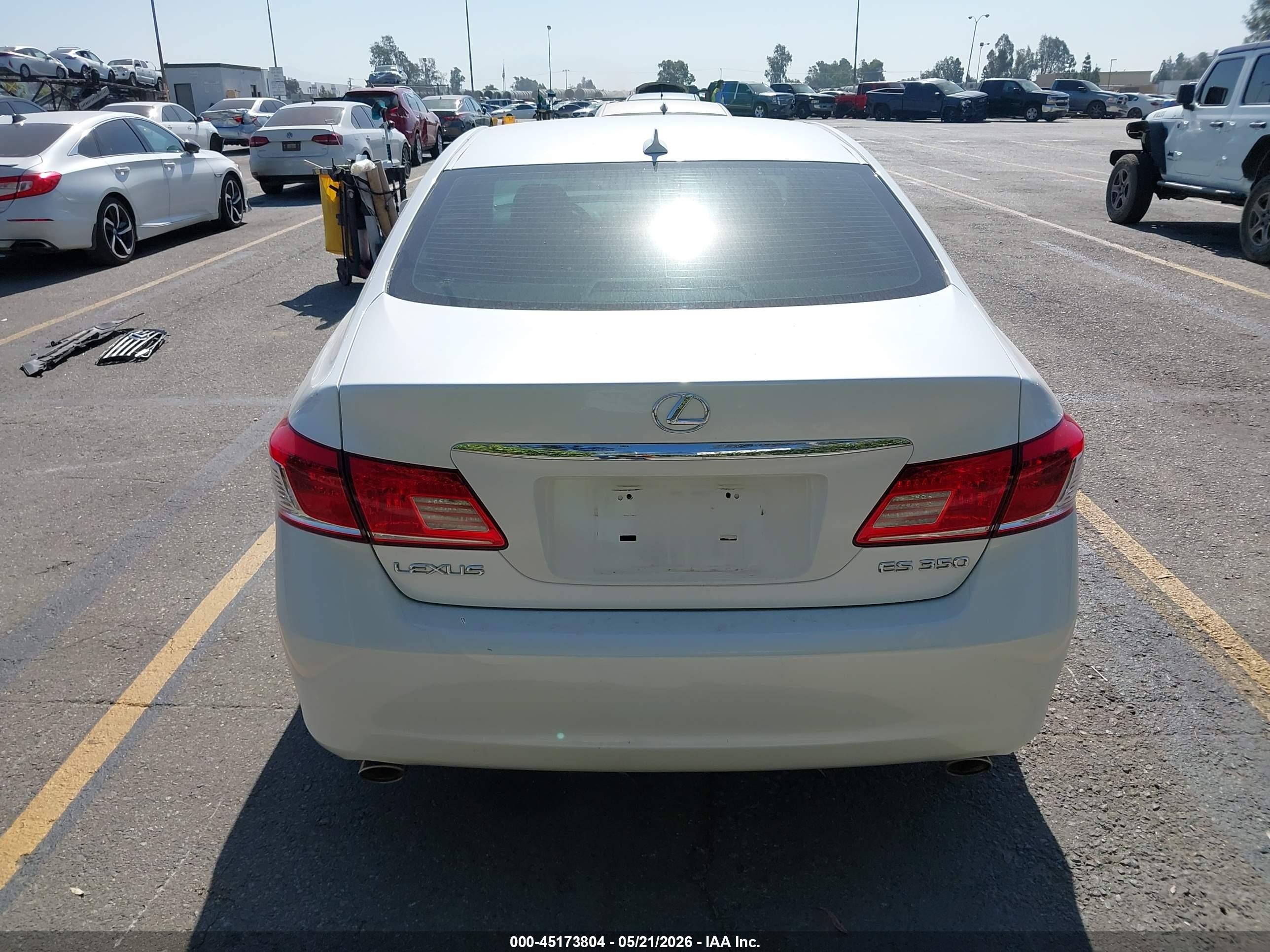 2010 Lexus Es 350   White vin: JTHBK1EG4A2370497