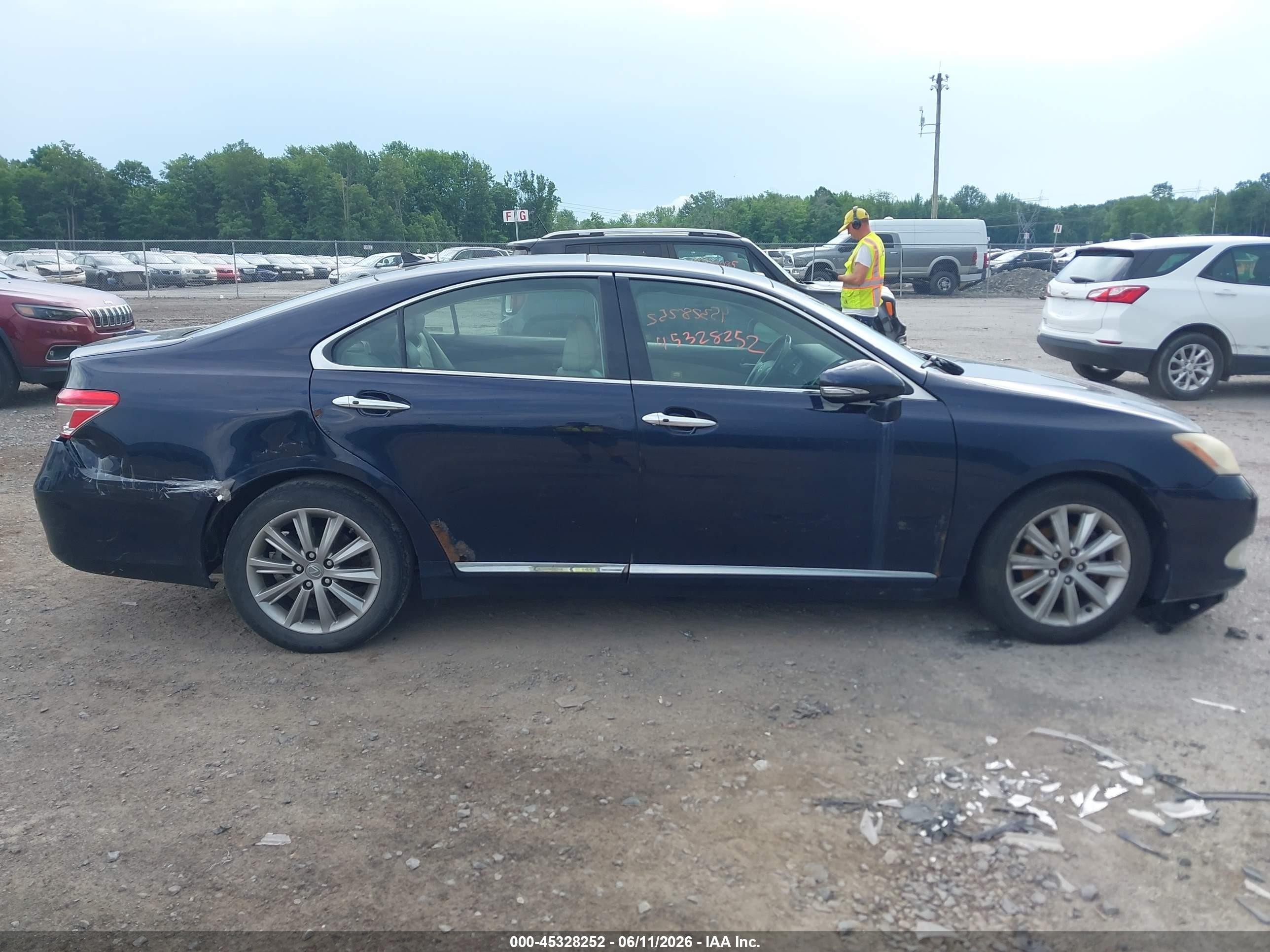2010 Lexus Es 350   Blue vin: JTHBK1EG4A2393438