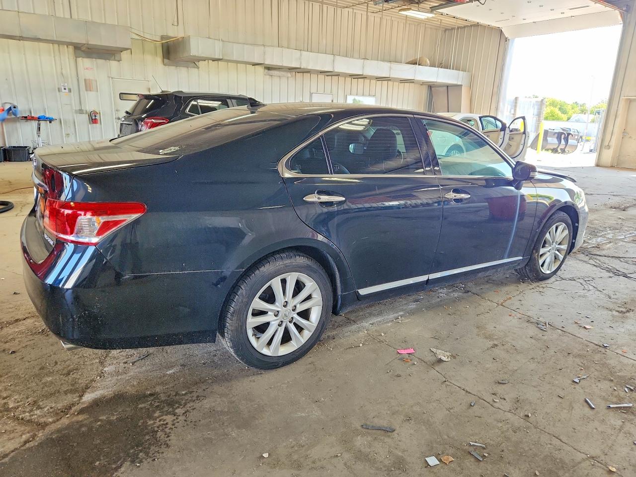 2010 Lexus Es 350 Blue vin: JTHBK1EG5A2346483