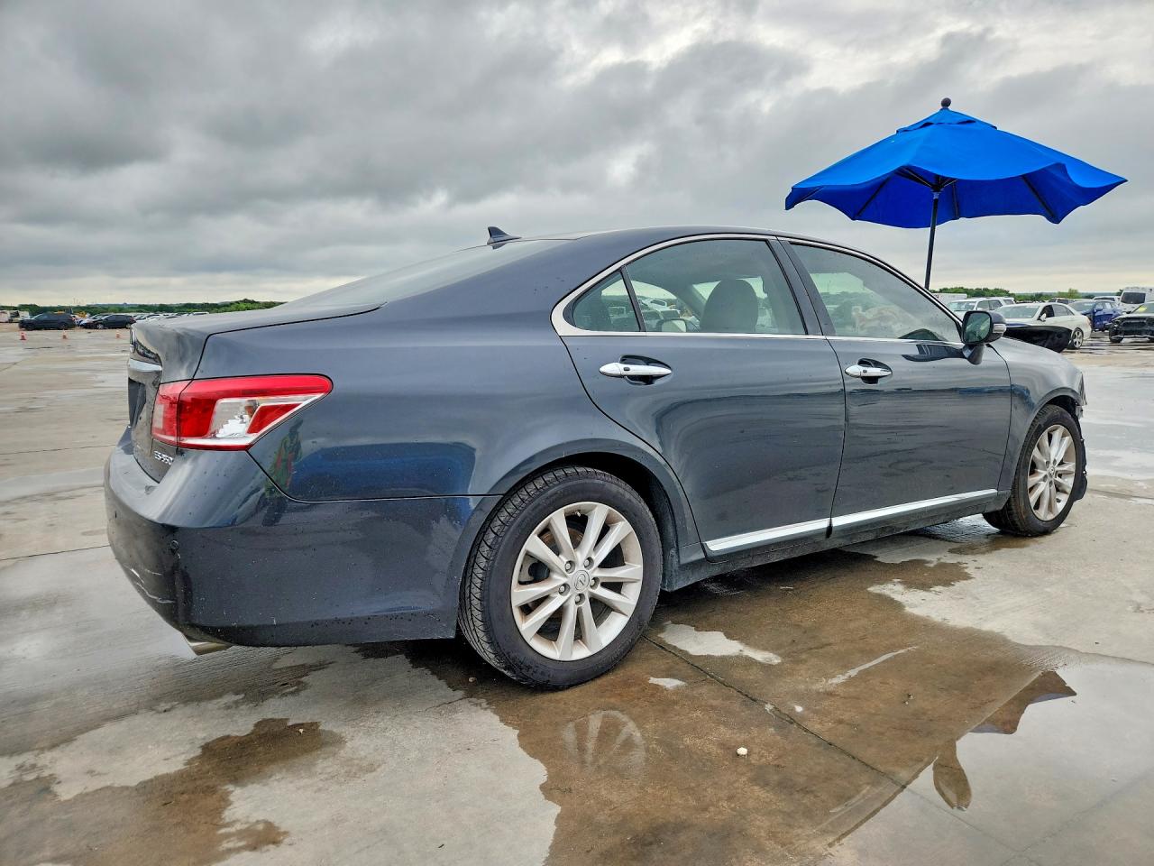 2010 Lexus Es 350 Blue vin: JTHBK1EG6A2354155