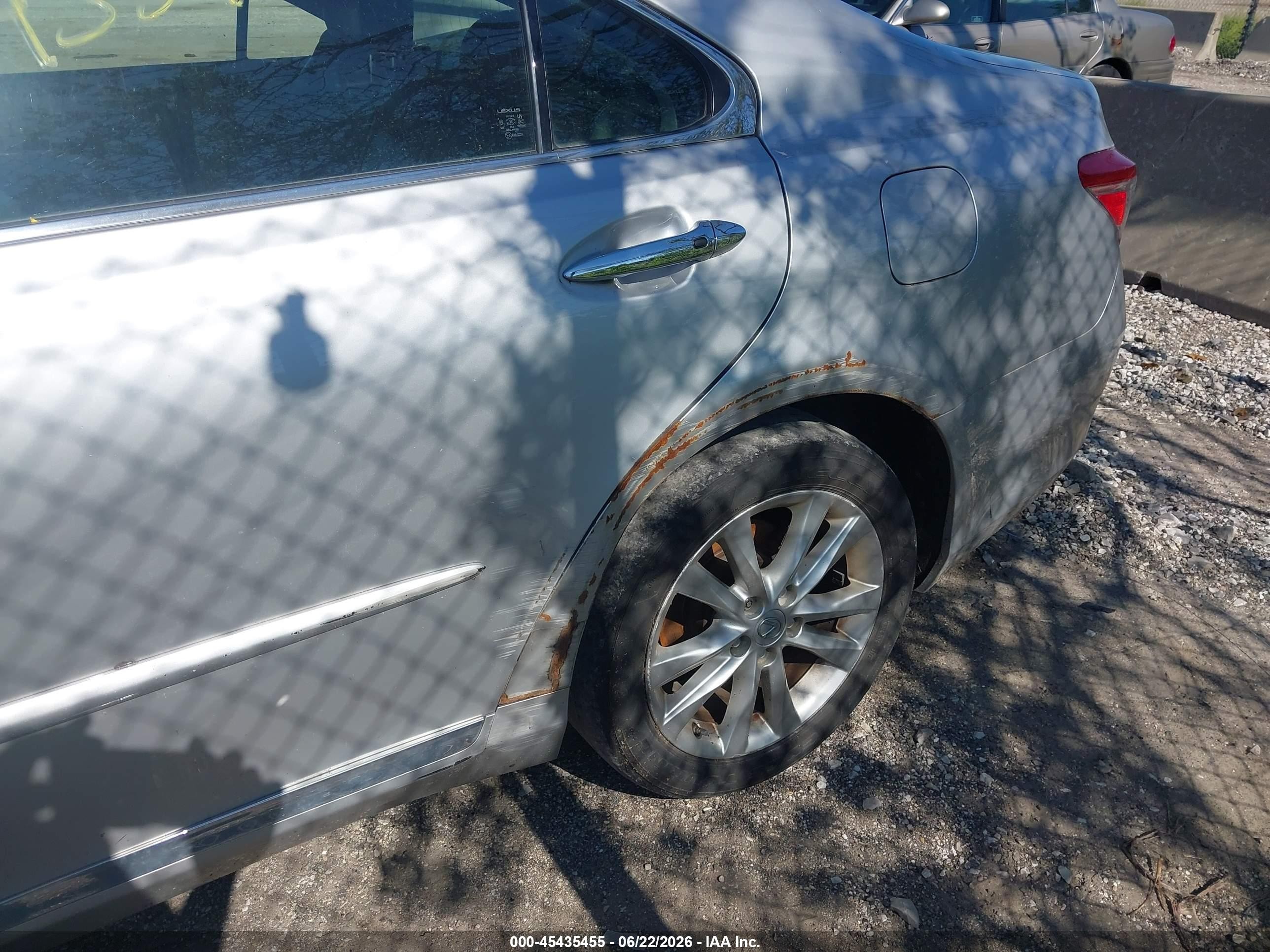 2010 Lexus Es 350   Silver vin: JTHBK1EG6A2413754
