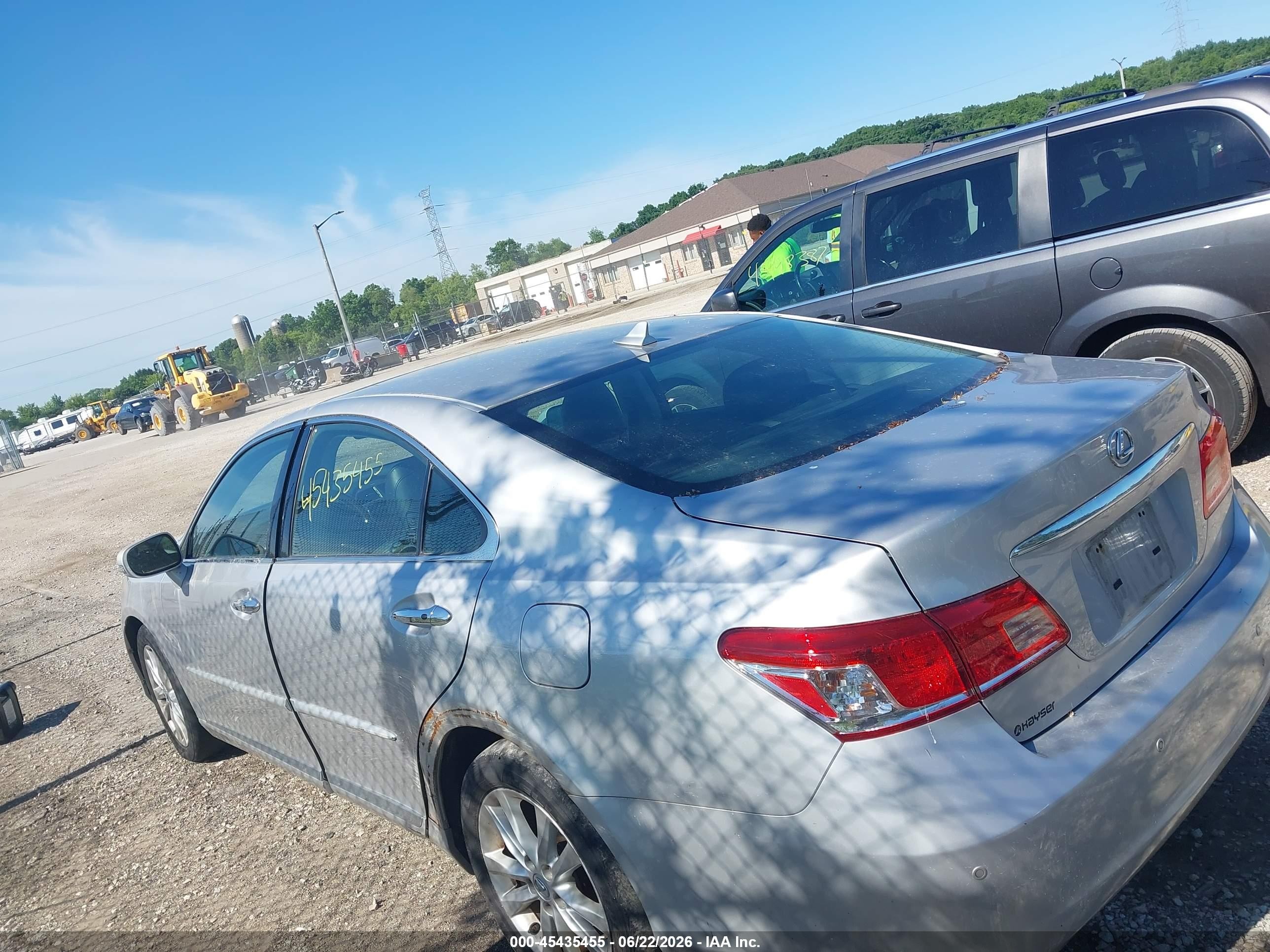 2010 Lexus Es 350   Silver vin: JTHBK1EG6A2413754
