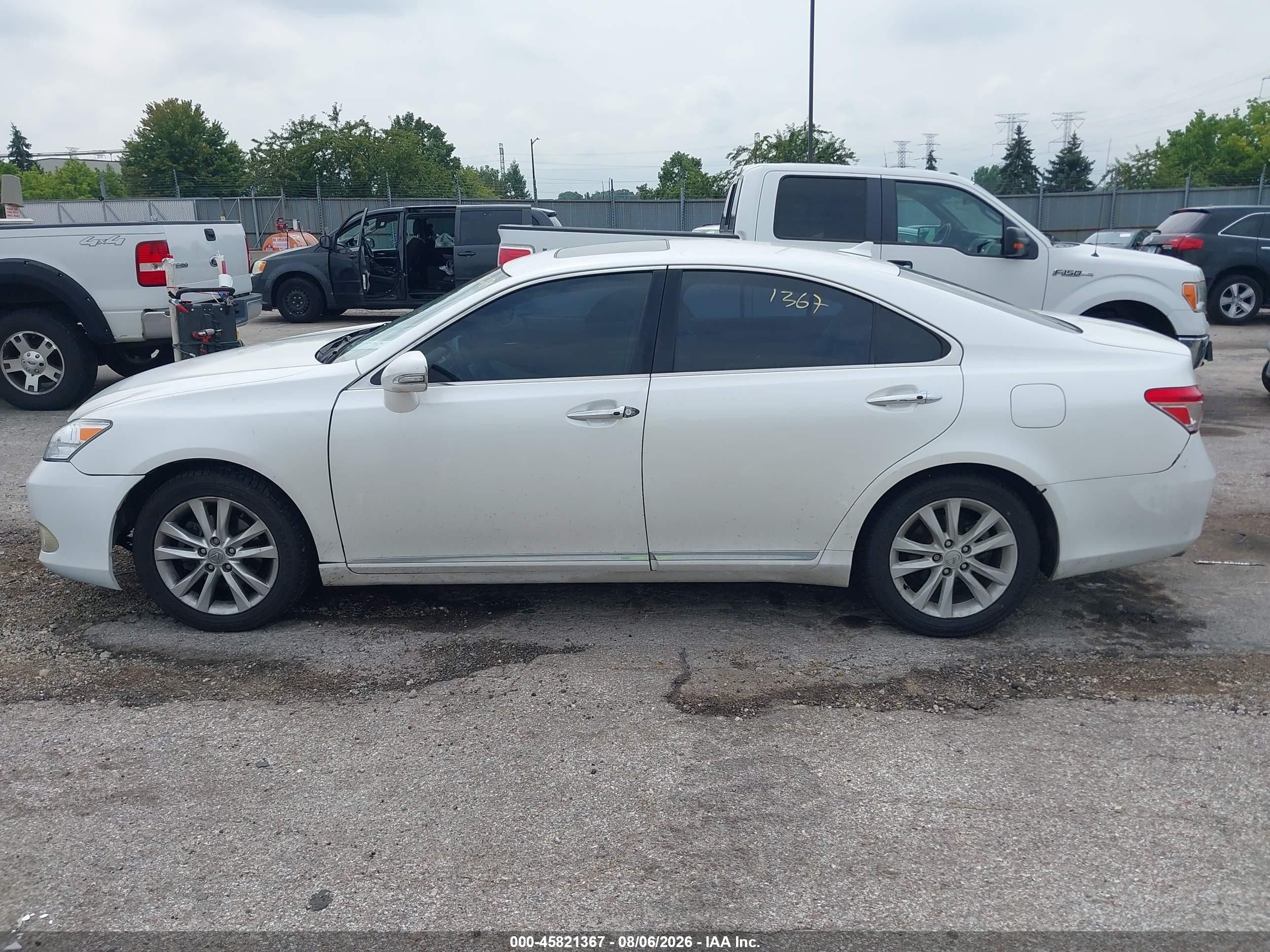 2011 Lexus Es 350   White vin: JTHBK1EG6B2441040