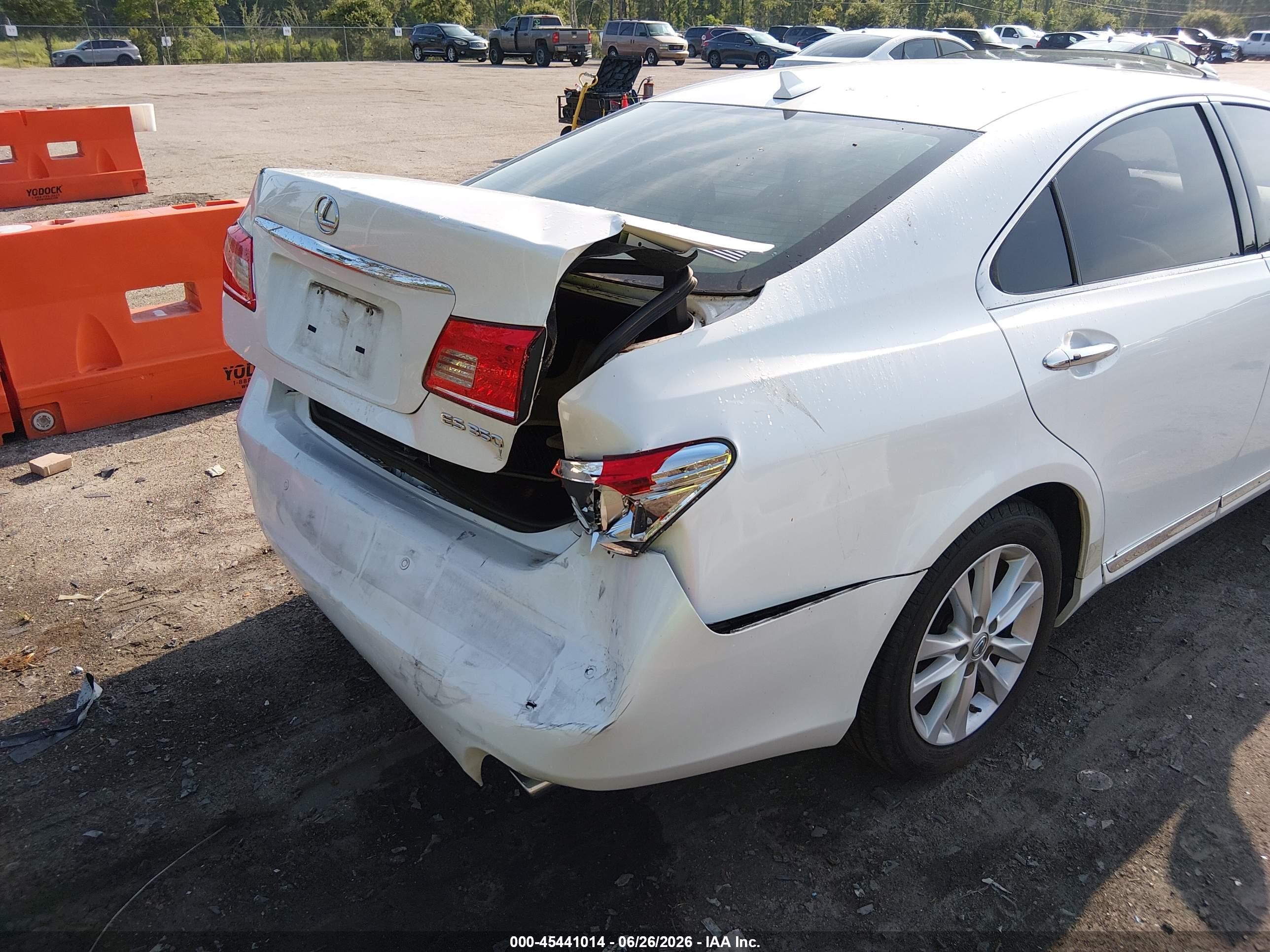 2011 Lexus Es 350   White vin: JTHBK1EG6B2442012