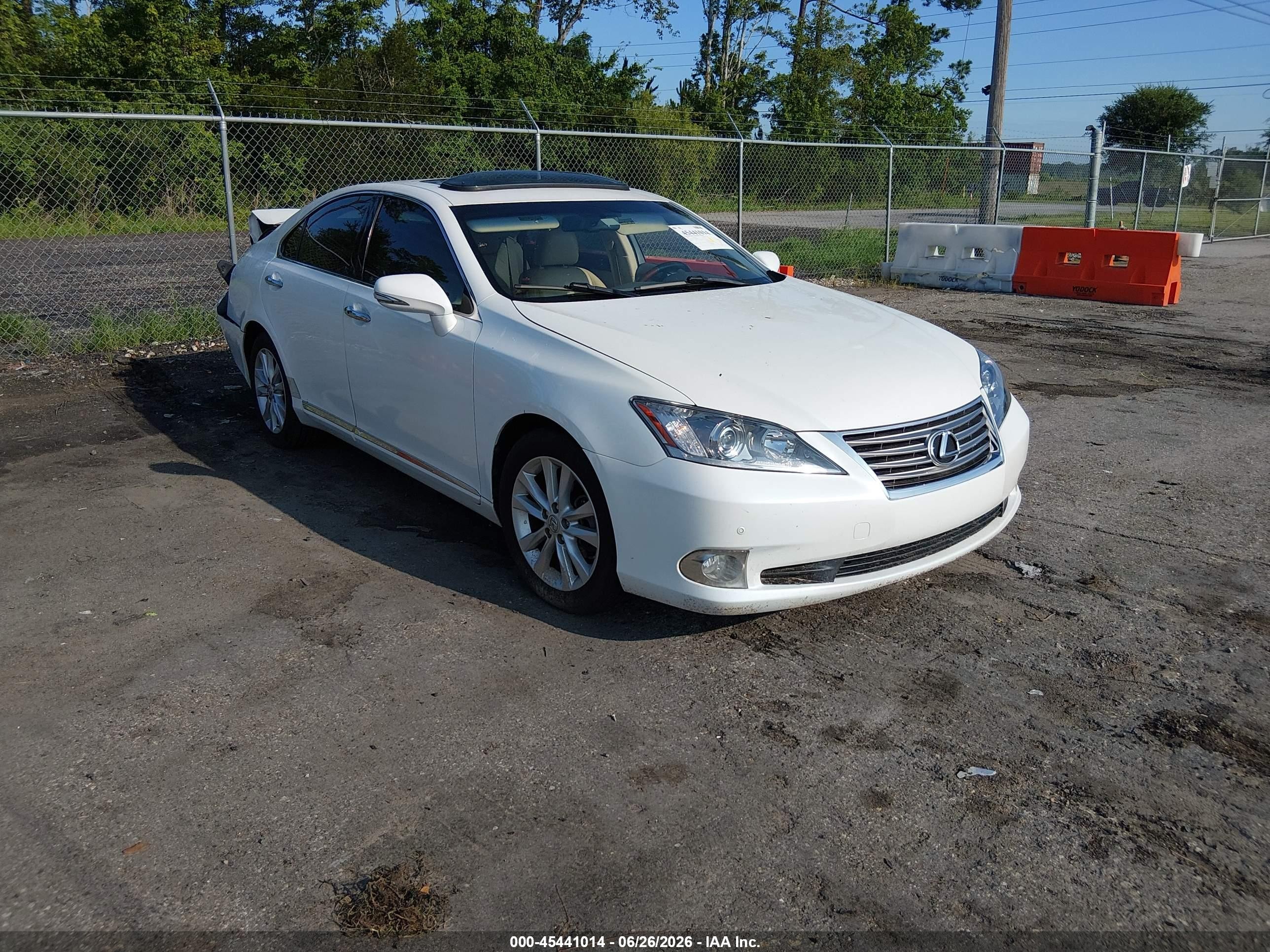 2011 Lexus Es 350   White vin: JTHBK1EG6B2442012