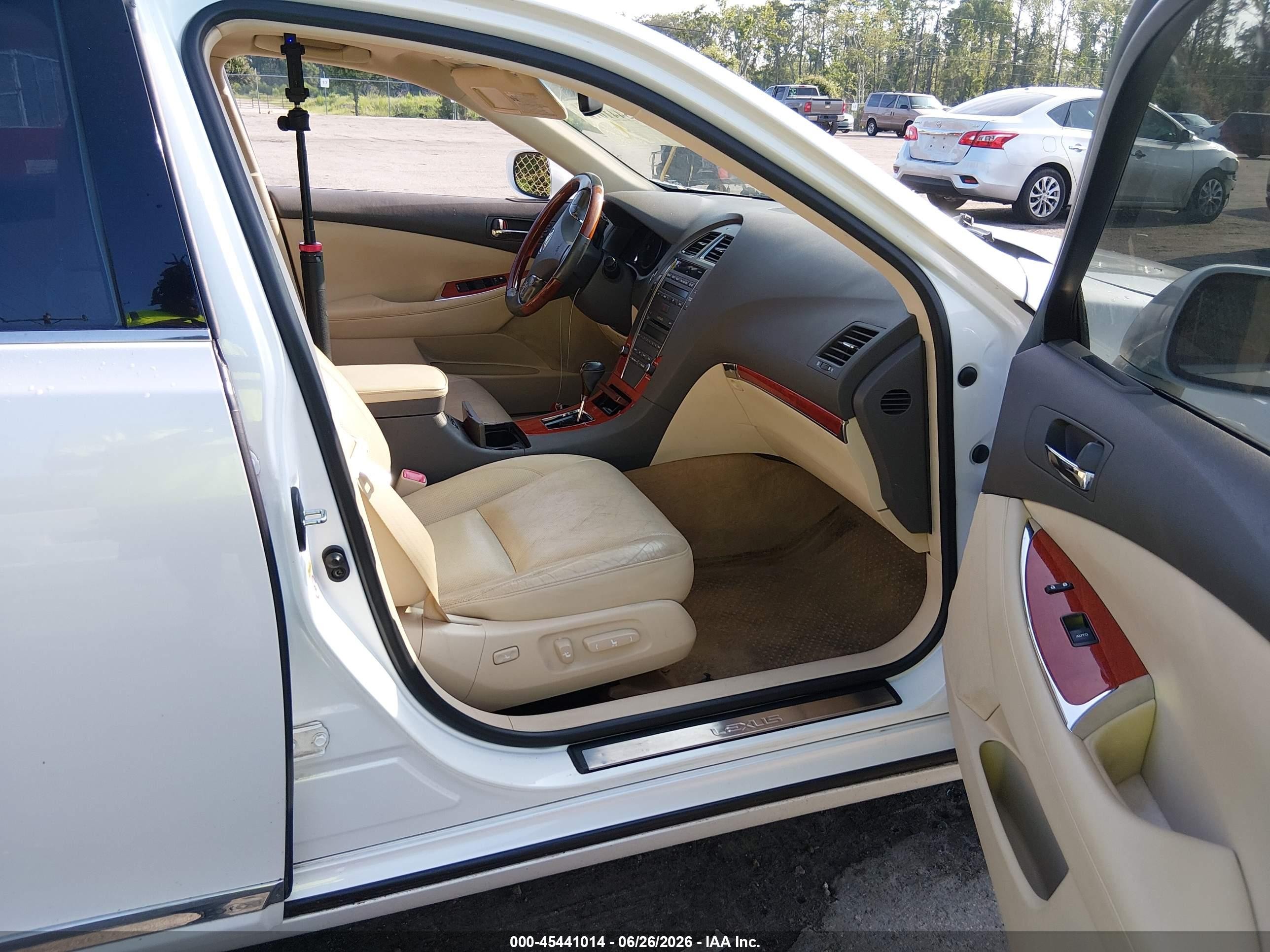 2011 Lexus Es 350   White vin: JTHBK1EG6B2442012