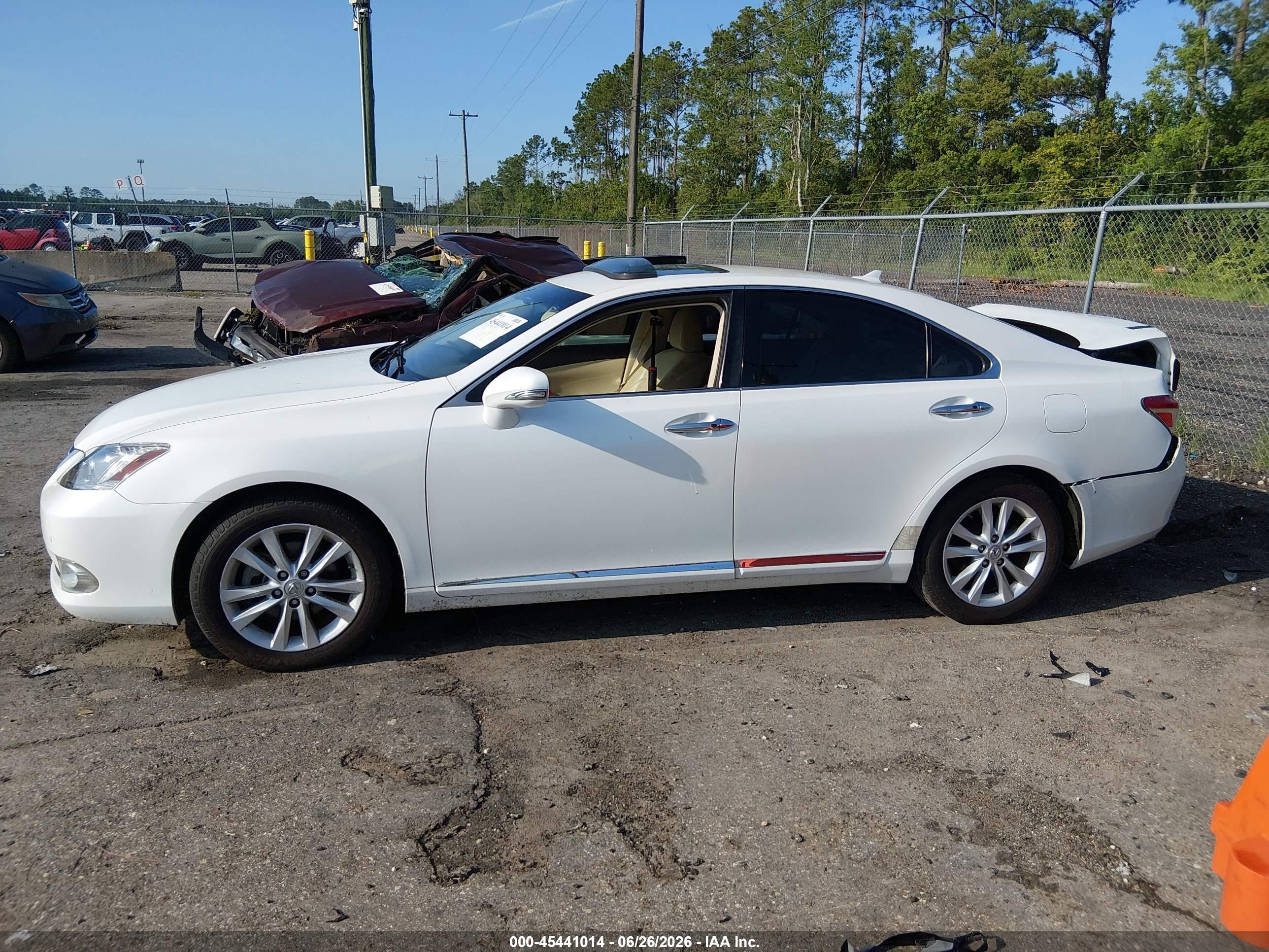 2011 Lexus Es 350   White vin: JTHBK1EG6B2442012