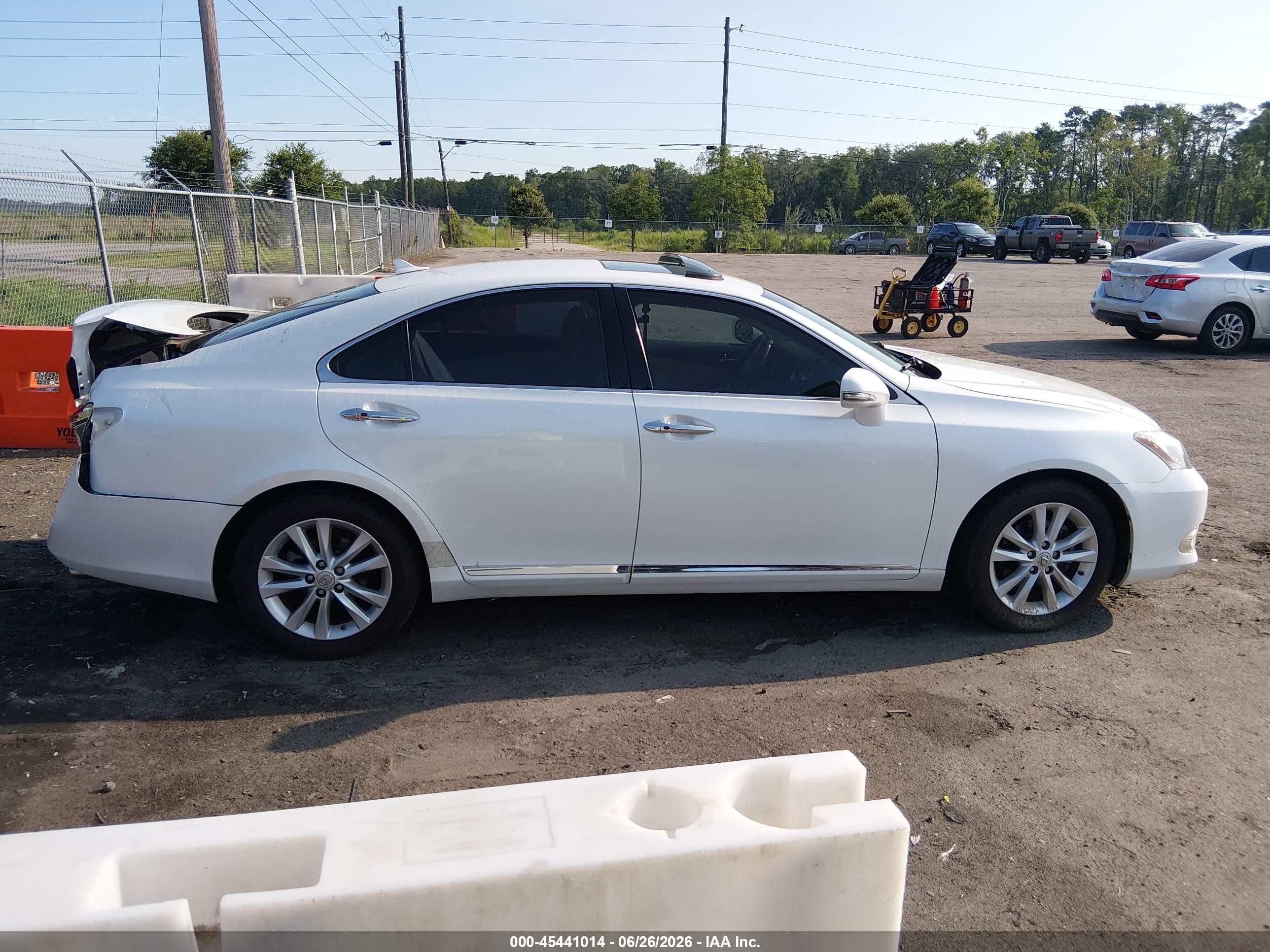2011 Lexus Es 350   White vin: JTHBK1EG6B2442012