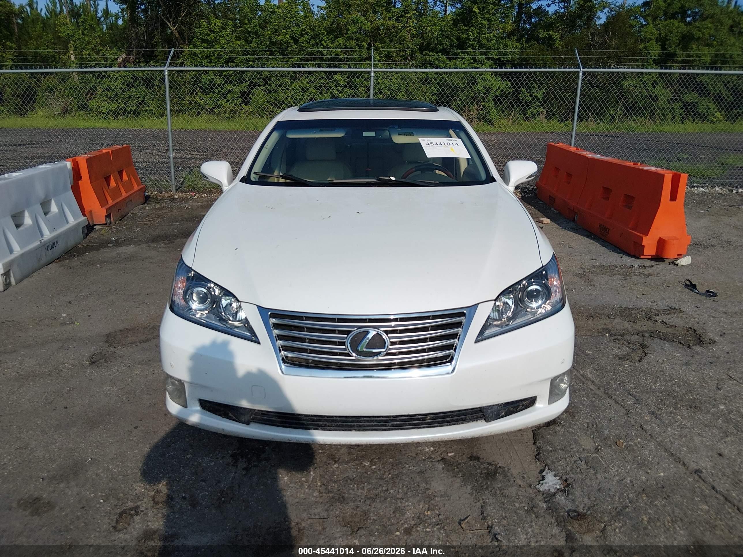2011 Lexus Es 350   White vin: JTHBK1EG6B2442012