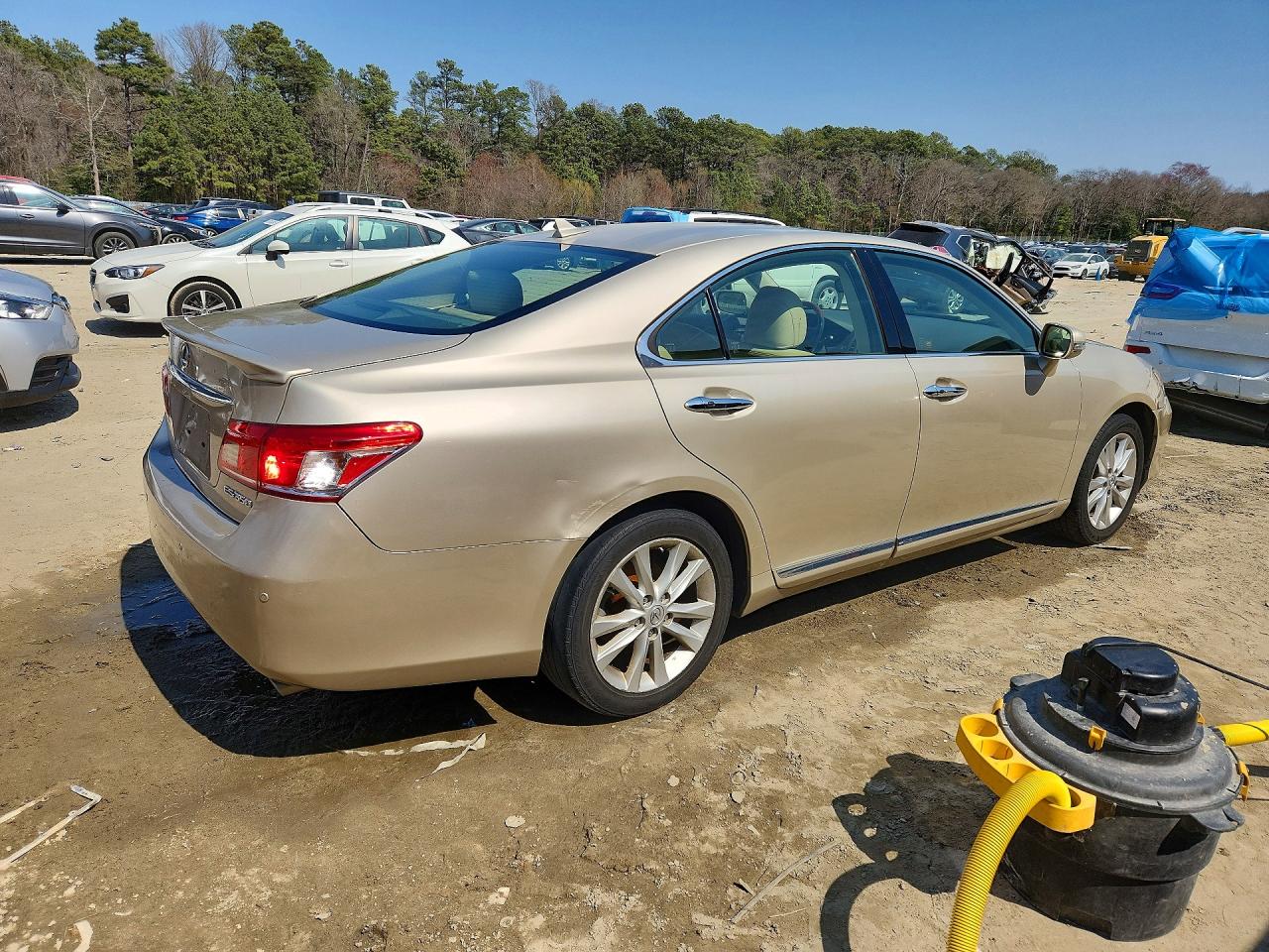 2011 Lexus Es 350 Base Gold vin: JTHBK1EG6B2463510