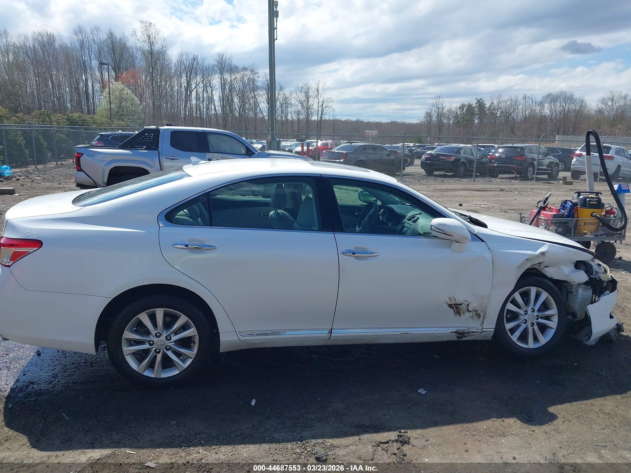 2012 Lexus Es 350   White vin: JTHBK1EG6C2473200