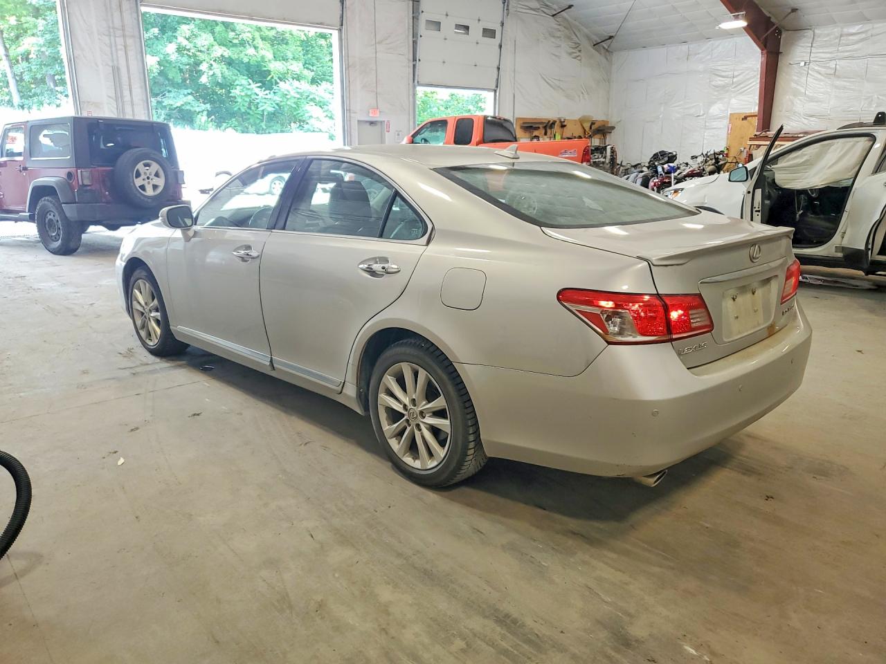 2010 Lexus Es 350 Silver vin: JTHBK1EG7A2360238