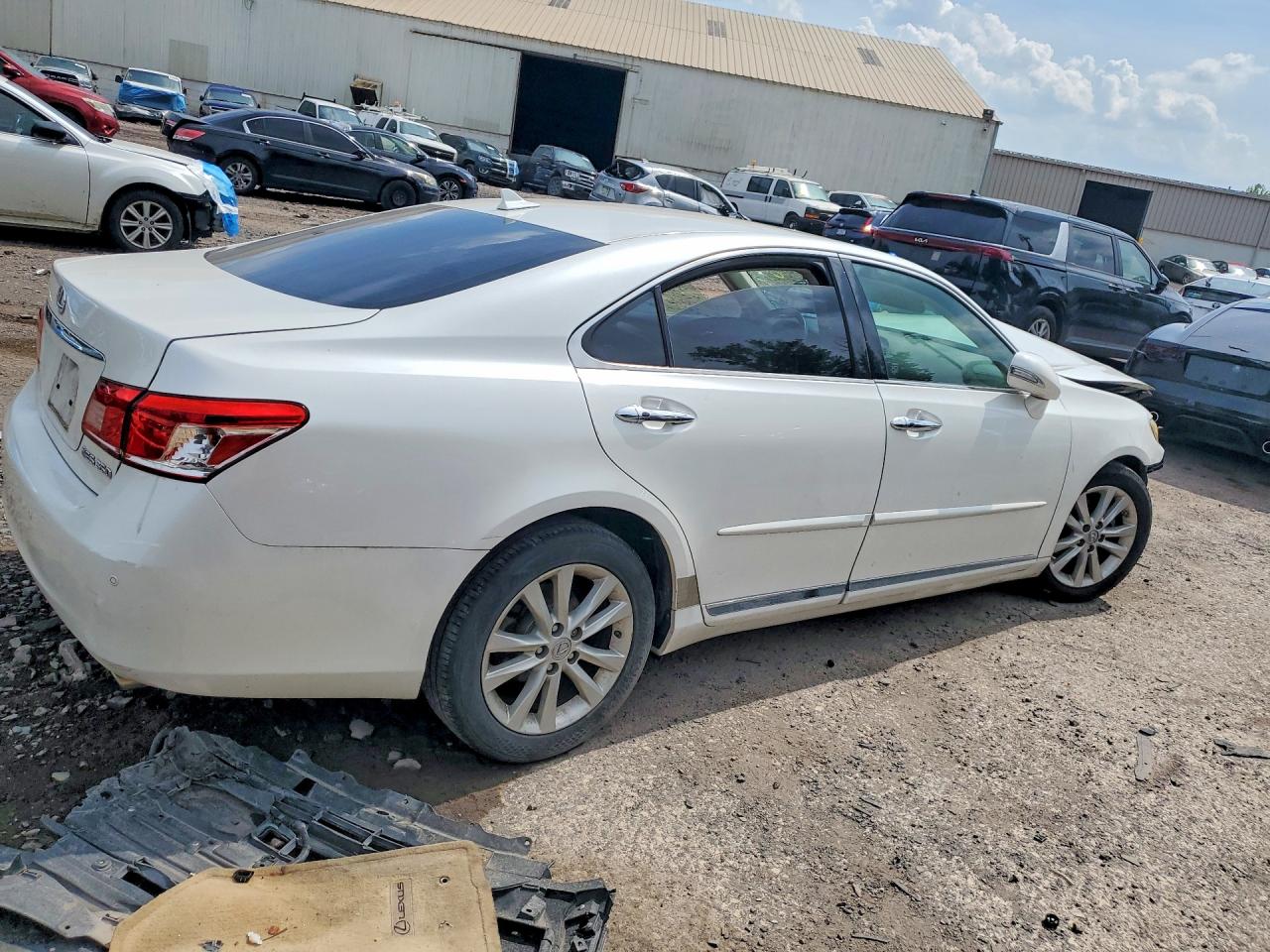 2011 Lexus Es 350 White vin: JTHBK1EG7B2418656