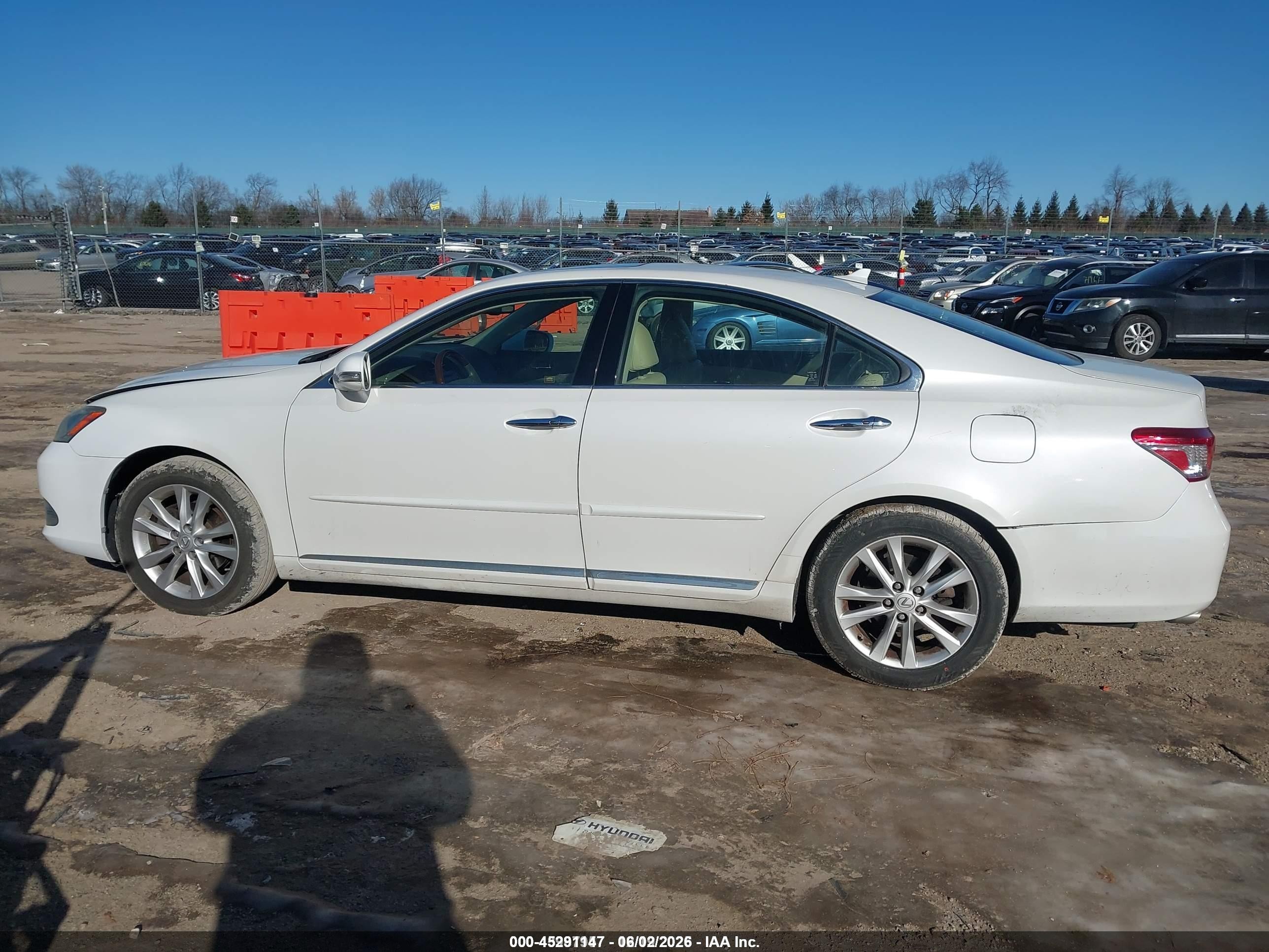 2011 Lexus Es 350   Белый vin: JTHBK1EG7B2430354