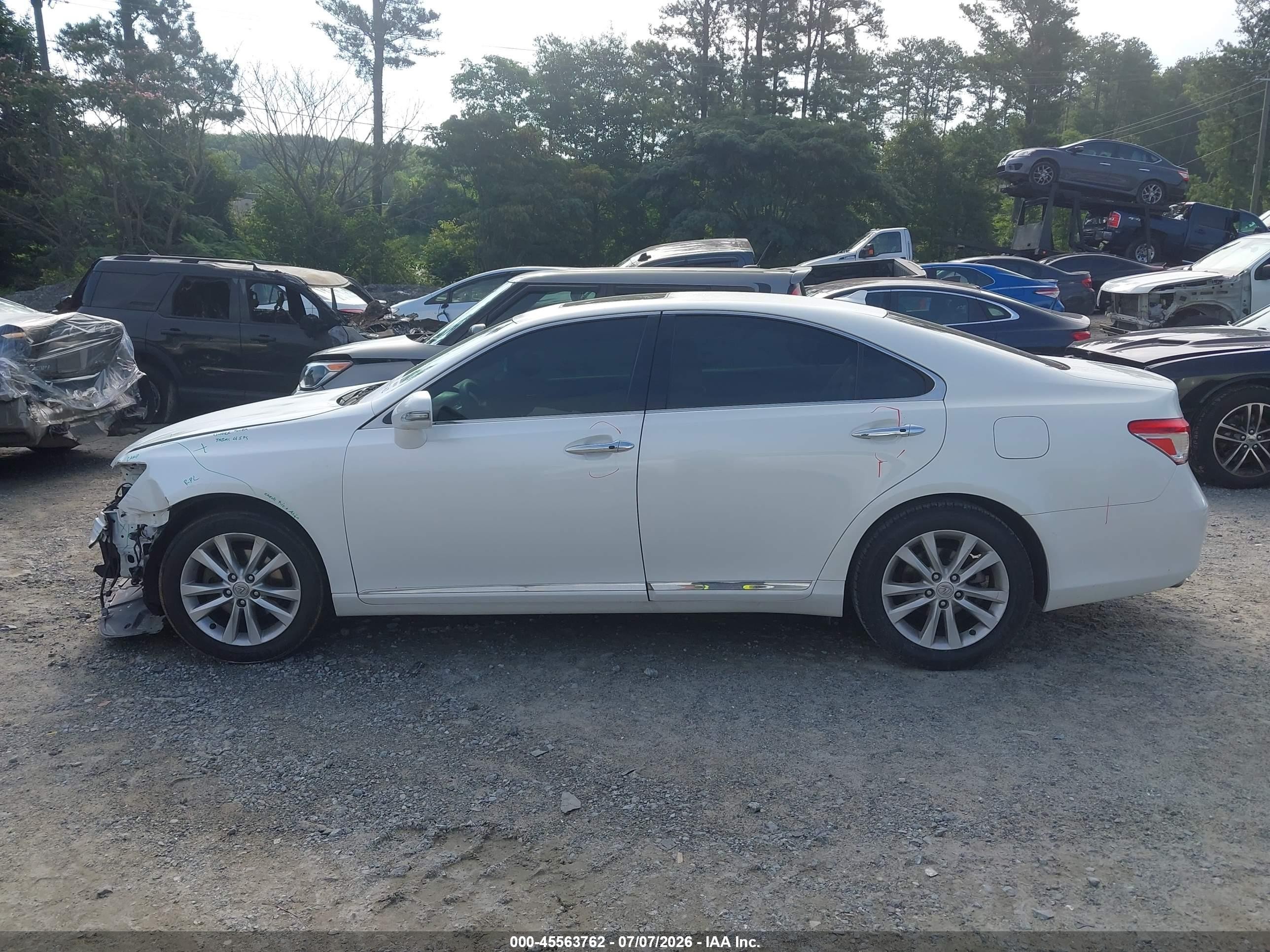 2011 Lexus Es 350   White vin: JTHBK1EG7B2452497