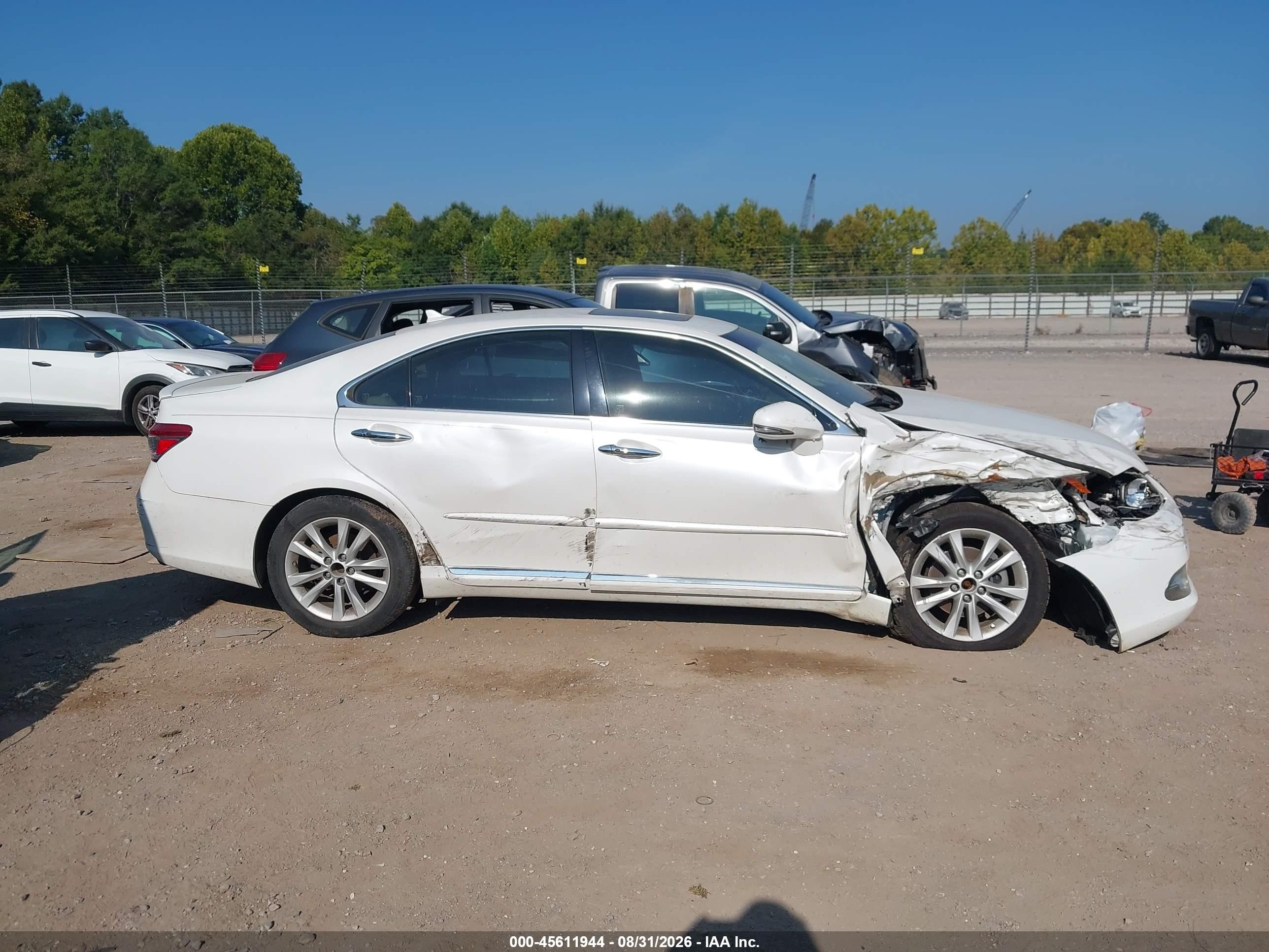 2011 Lexus Es 350   White vin: JTHBK1EG7B2471485