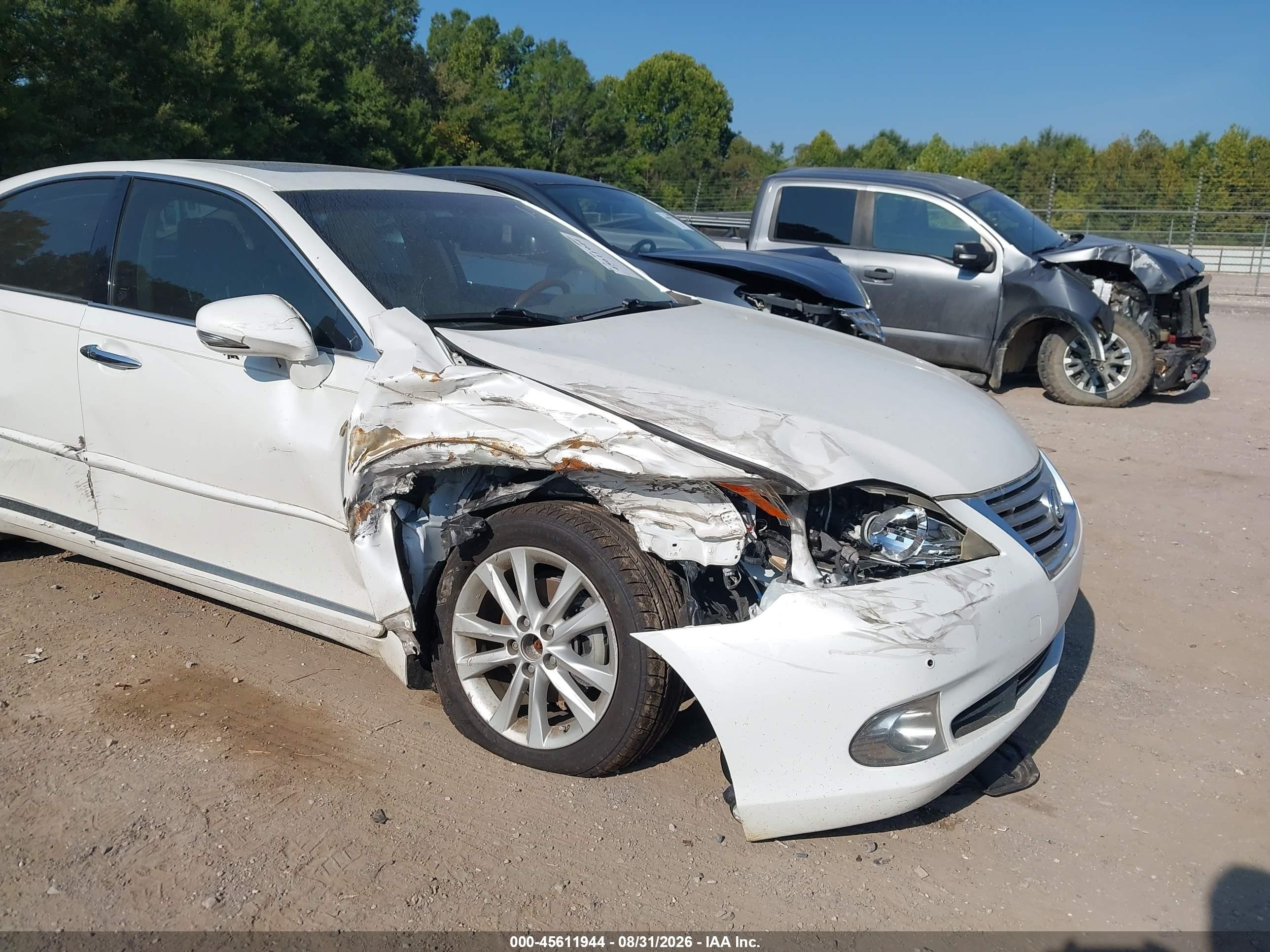2011 Lexus Es 350   White vin: JTHBK1EG7B2471485