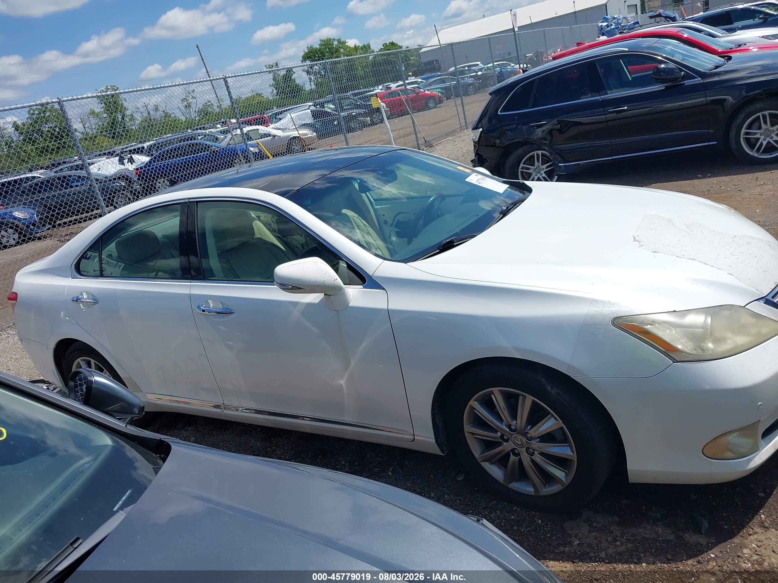 2010 Lexus Es 350   White vin: JTHBK1EG8A2404053