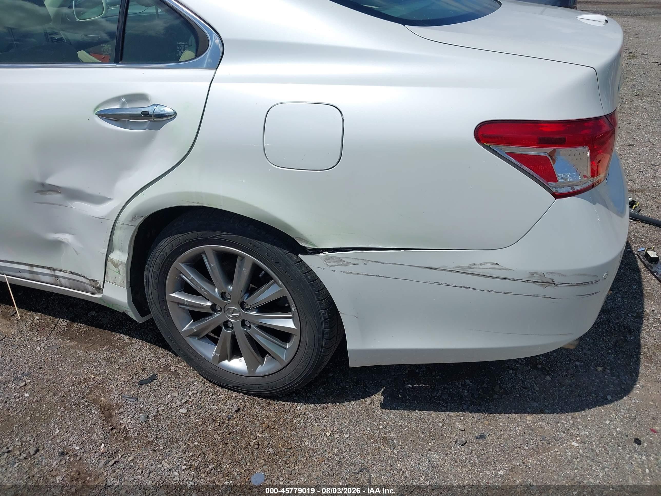 2010 Lexus Es 350   White vin: JTHBK1EG8A2404053