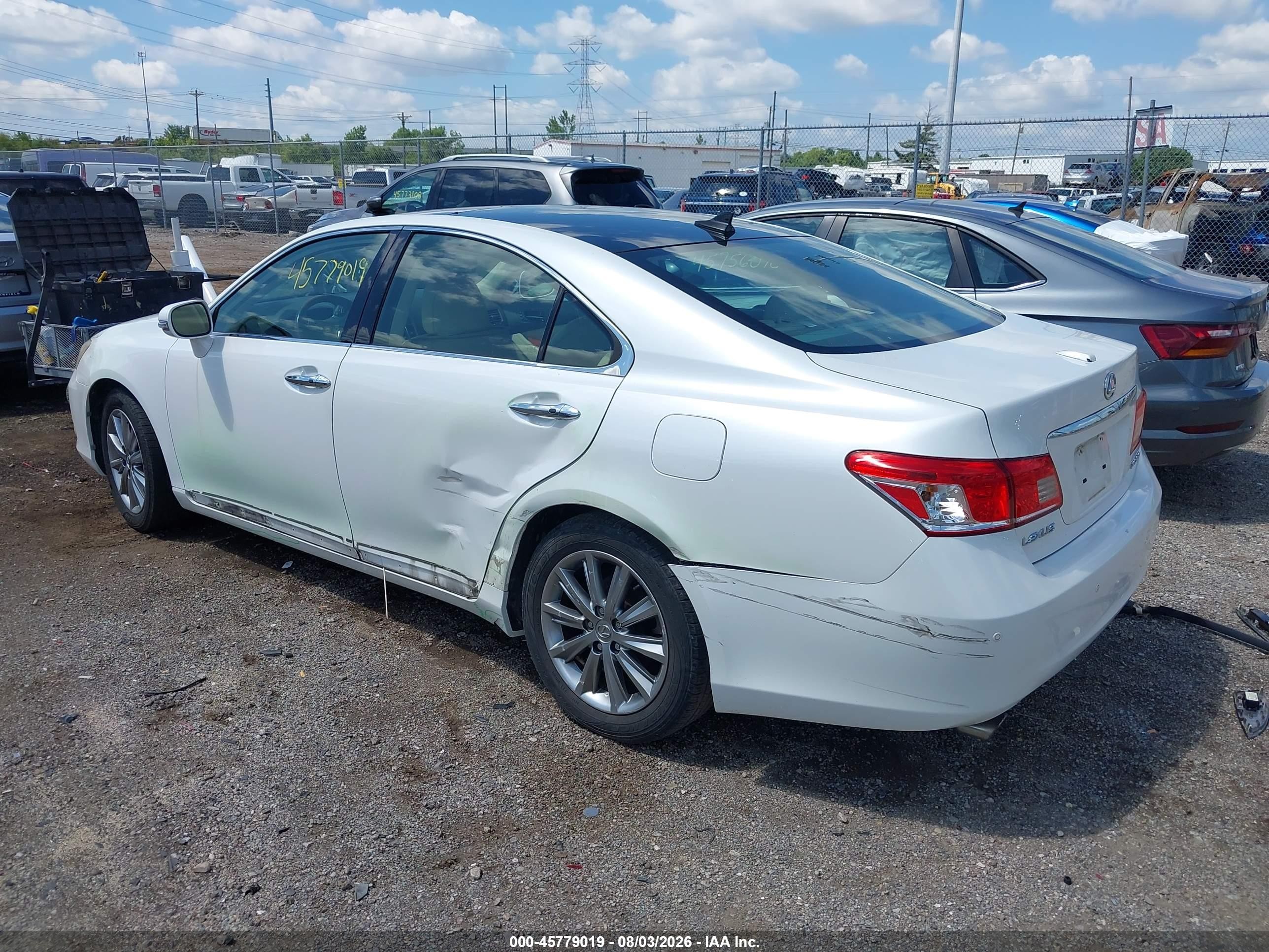 2010 Lexus Es 350   White vin: JTHBK1EG8A2404053