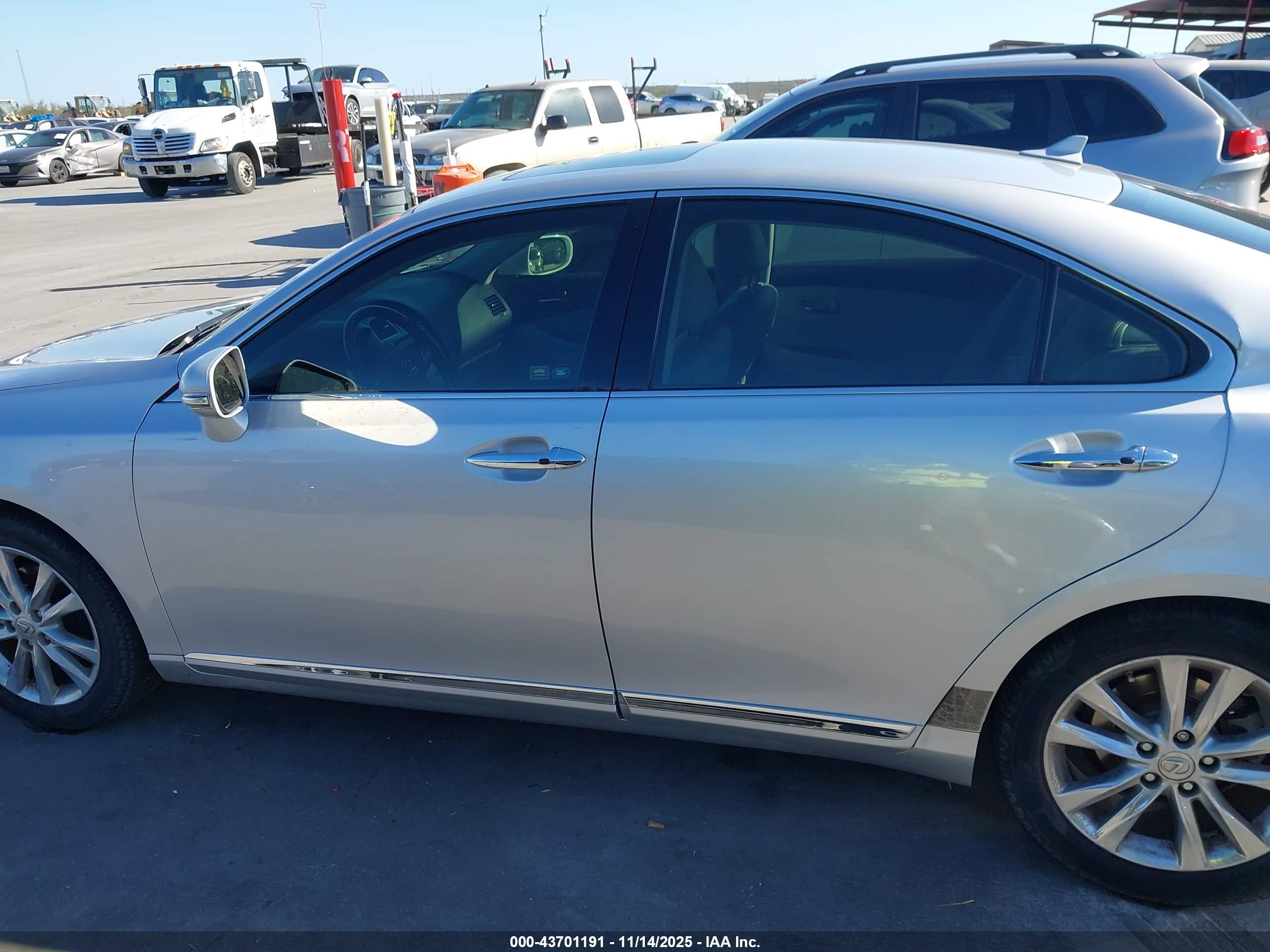 2011 Lexus Es 350   Silver vin: JTHBK1EG8B2461435