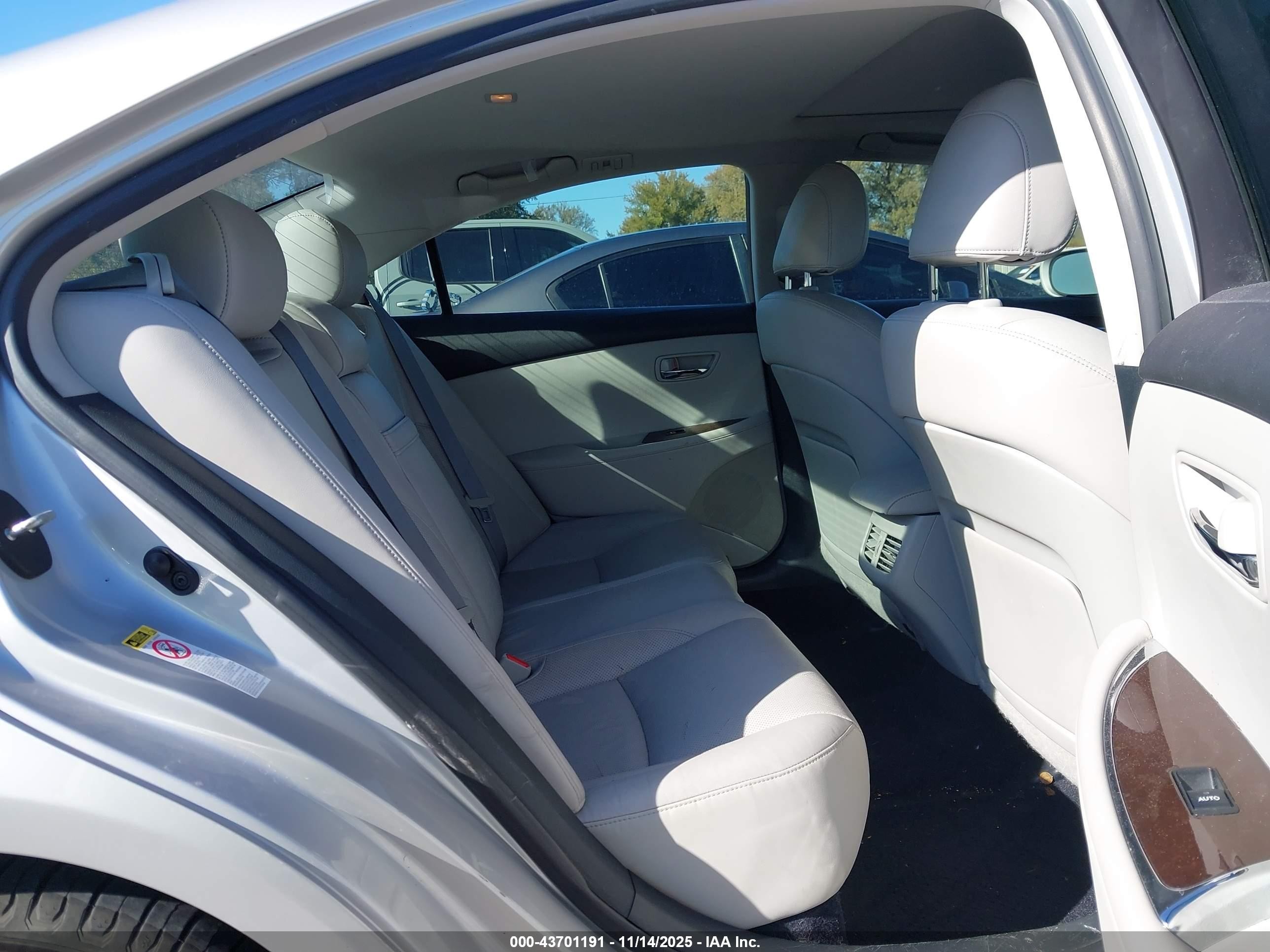 2011 Lexus Es 350   Silver vin: JTHBK1EG8B2461435