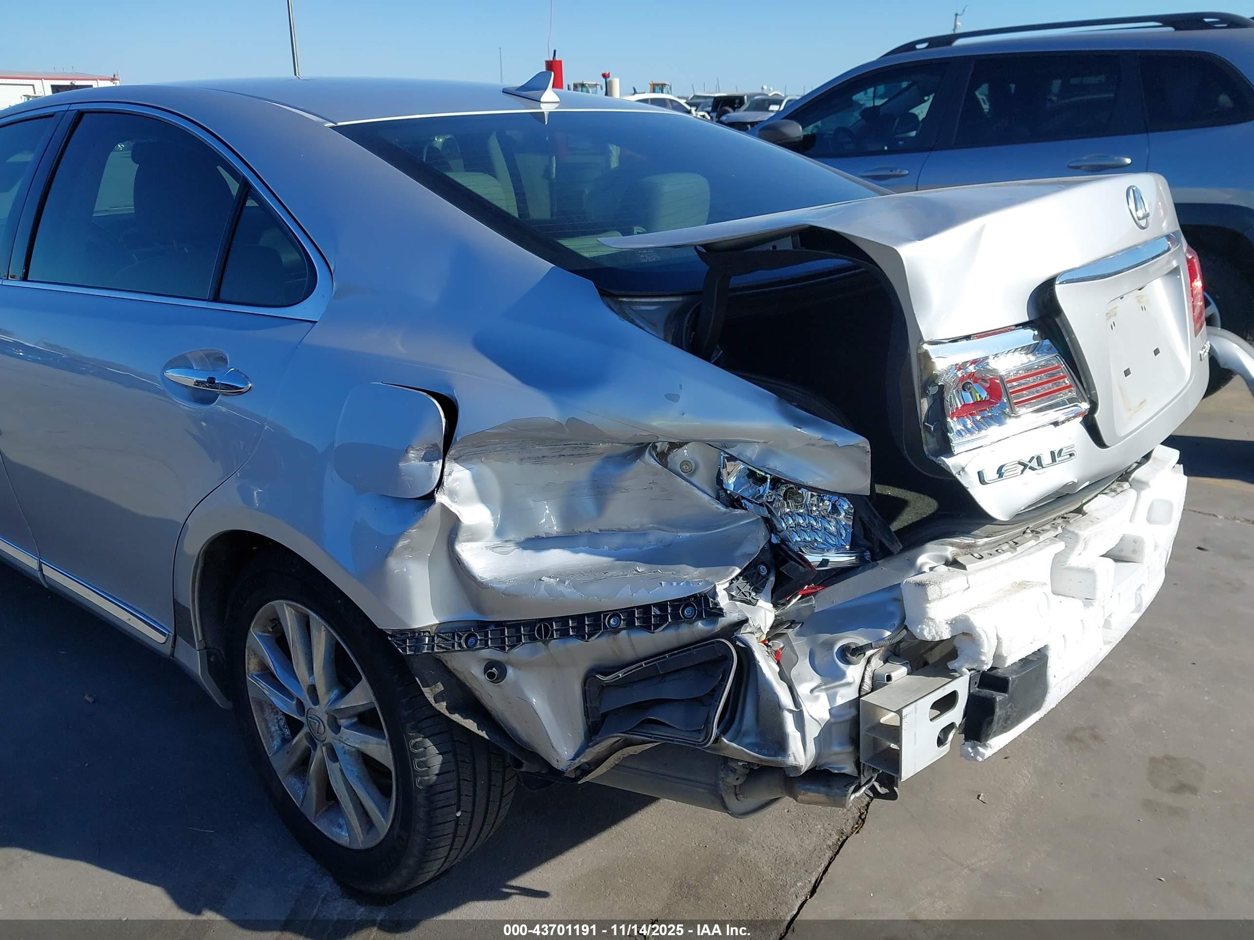 2011 Lexus Es 350   Silver vin: JTHBK1EG8B2461435