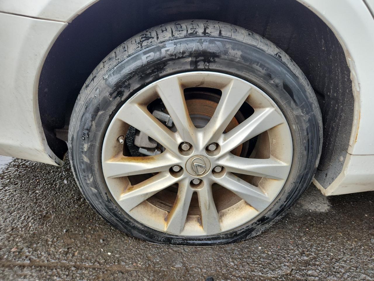 2012 Lexus Es 350 Белый vin: JTHBK1EG8C2507881 Damage: Right Rear Tire, Cut, Replacement Required