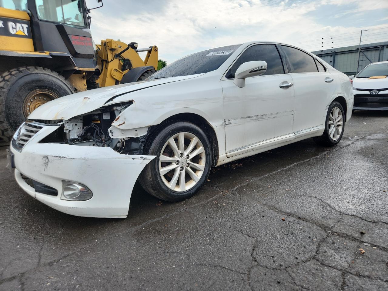 2012 Lexus Es 350 Белый vin: JTHBK1EG8C2507881 Damage: Left Front Fender, Dent(S) W/ Paint Dmg, > 12 Inches