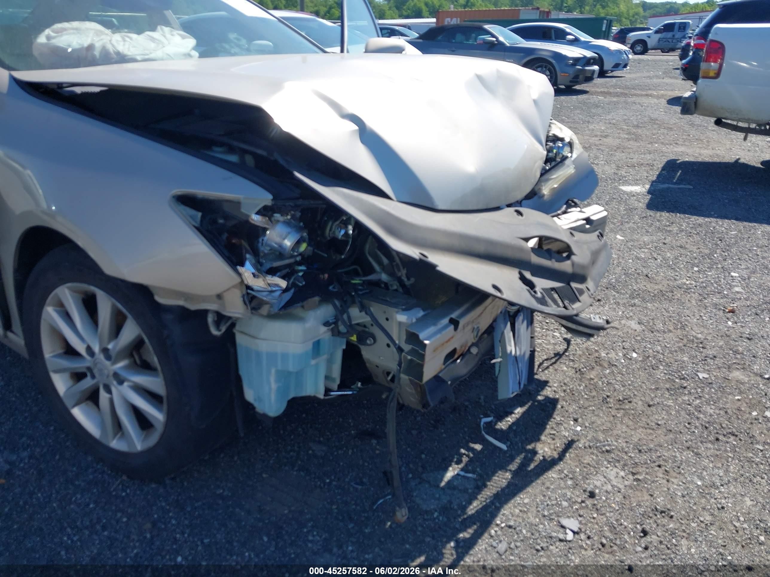 2010 Lexus Es 350   Бежевый vin: JTHBK1EG9A2410363