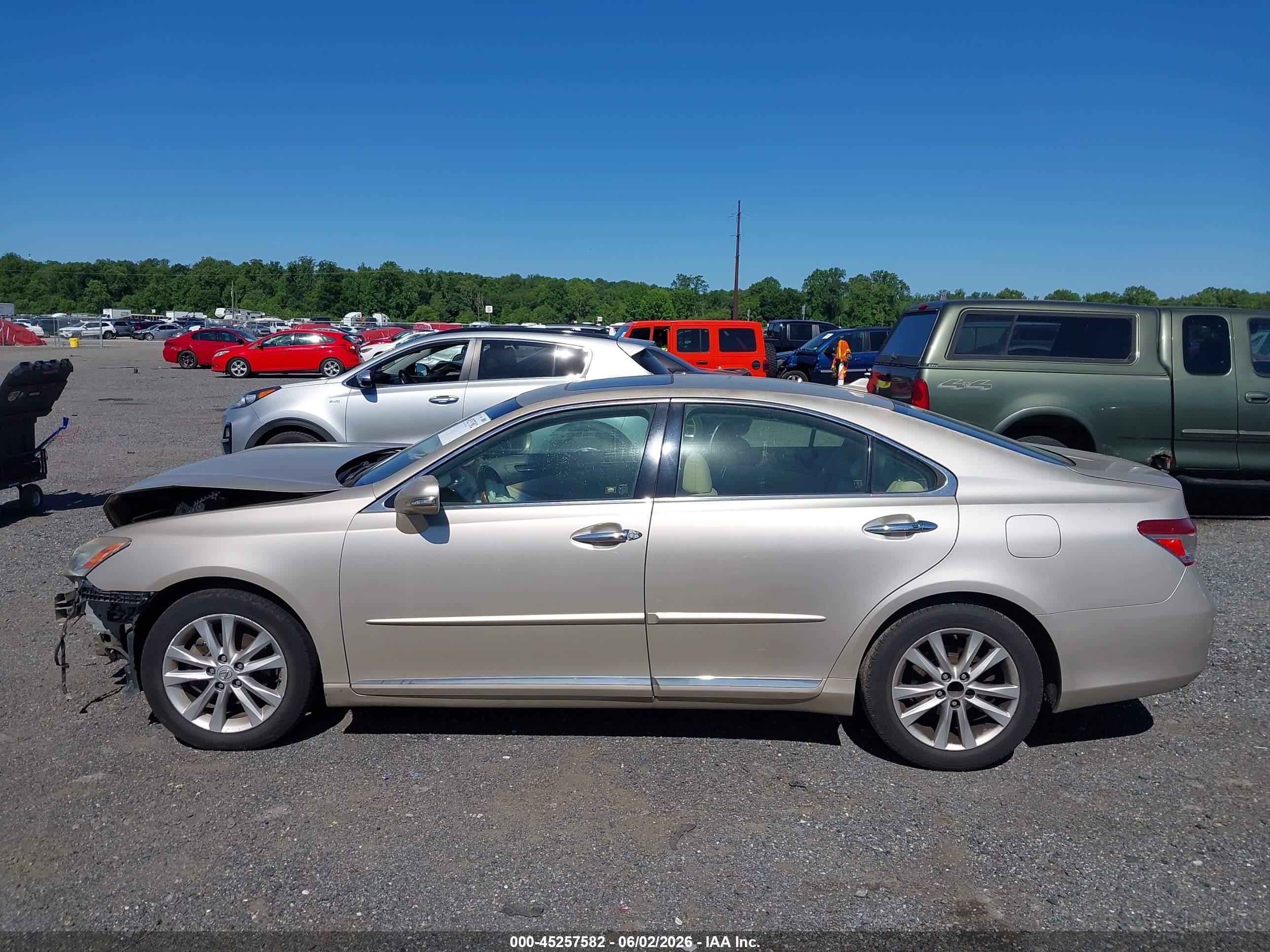 2010 Lexus Es 350   Бежевый vin: JTHBK1EG9A2410363