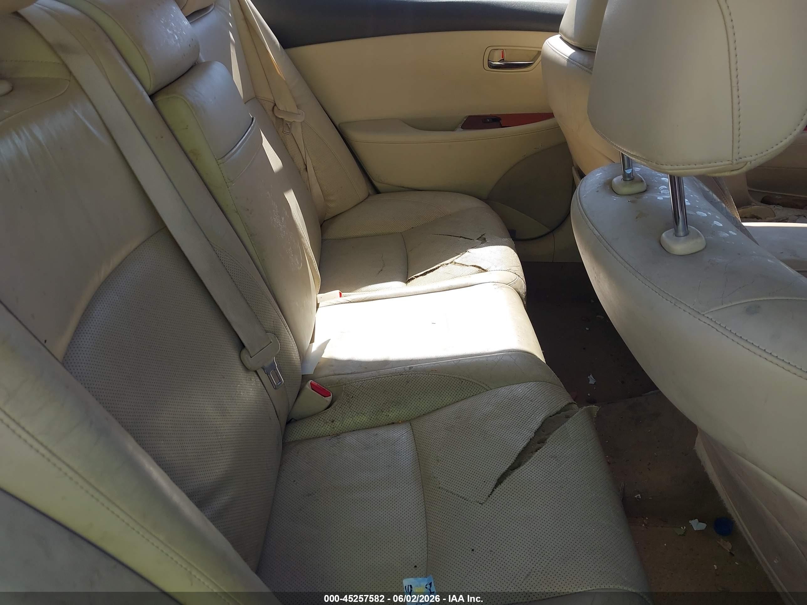 2010 Lexus Es 350   Бежевый vin: JTHBK1EG9A2410363