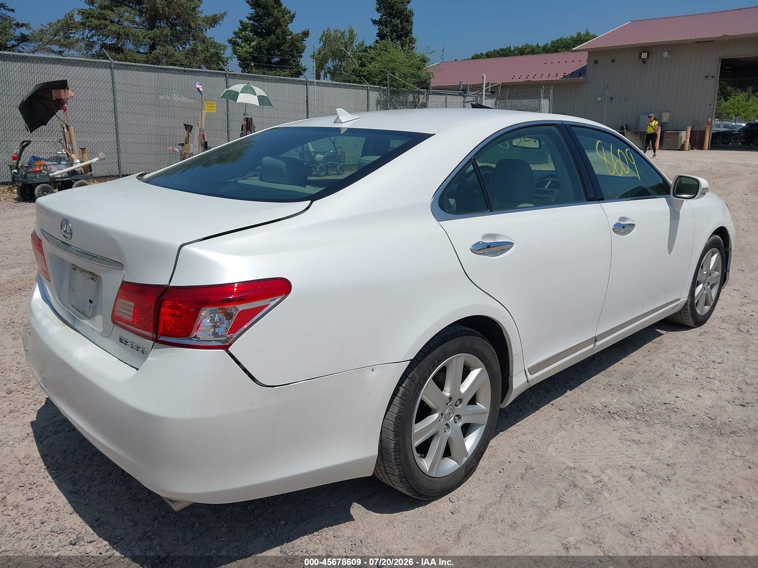 2011 Lexus Es 350   White vin: JTHBK1EGXB2457631