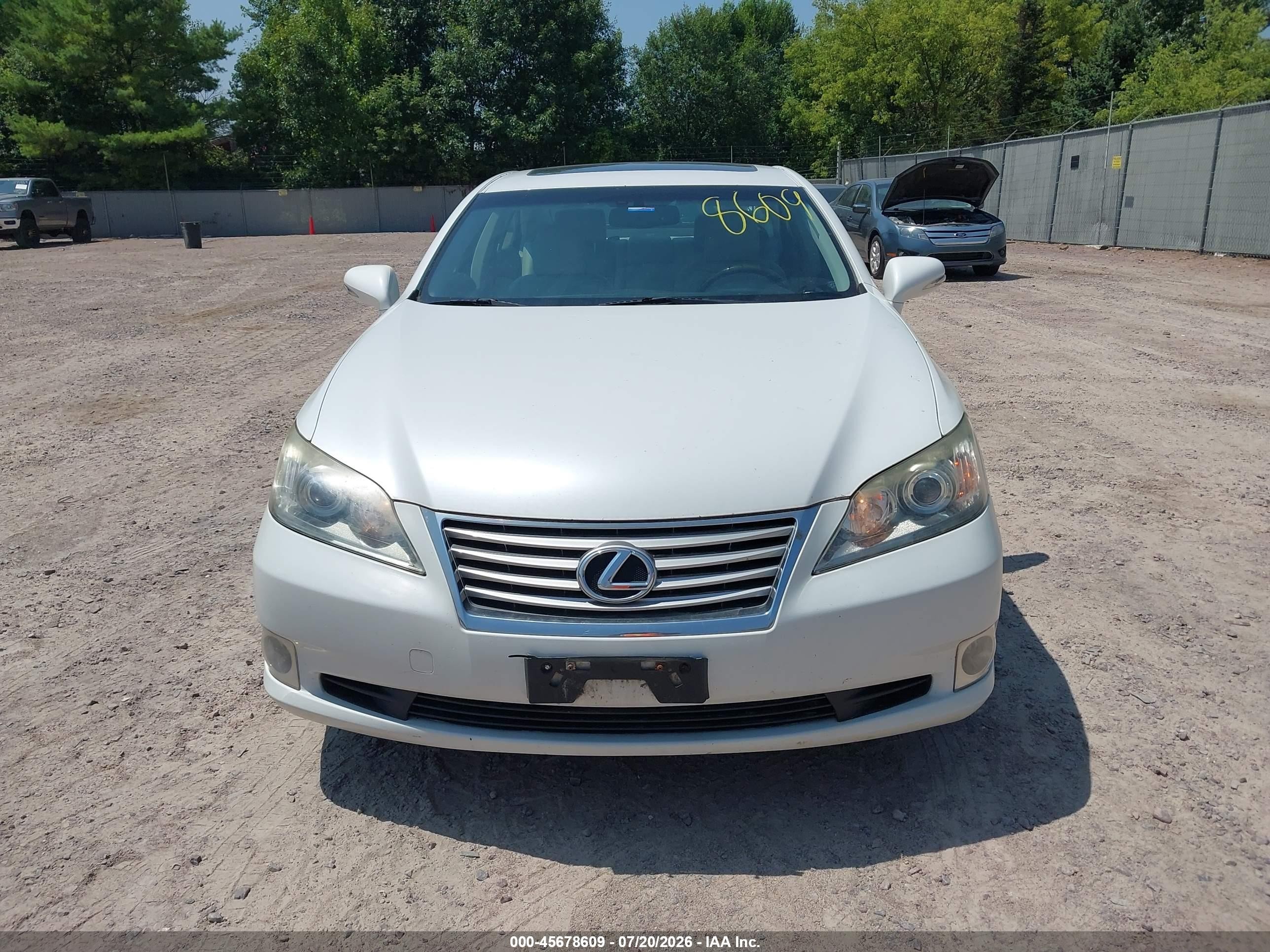 2011 Lexus Es 350   White vin: JTHBK1EGXB2457631