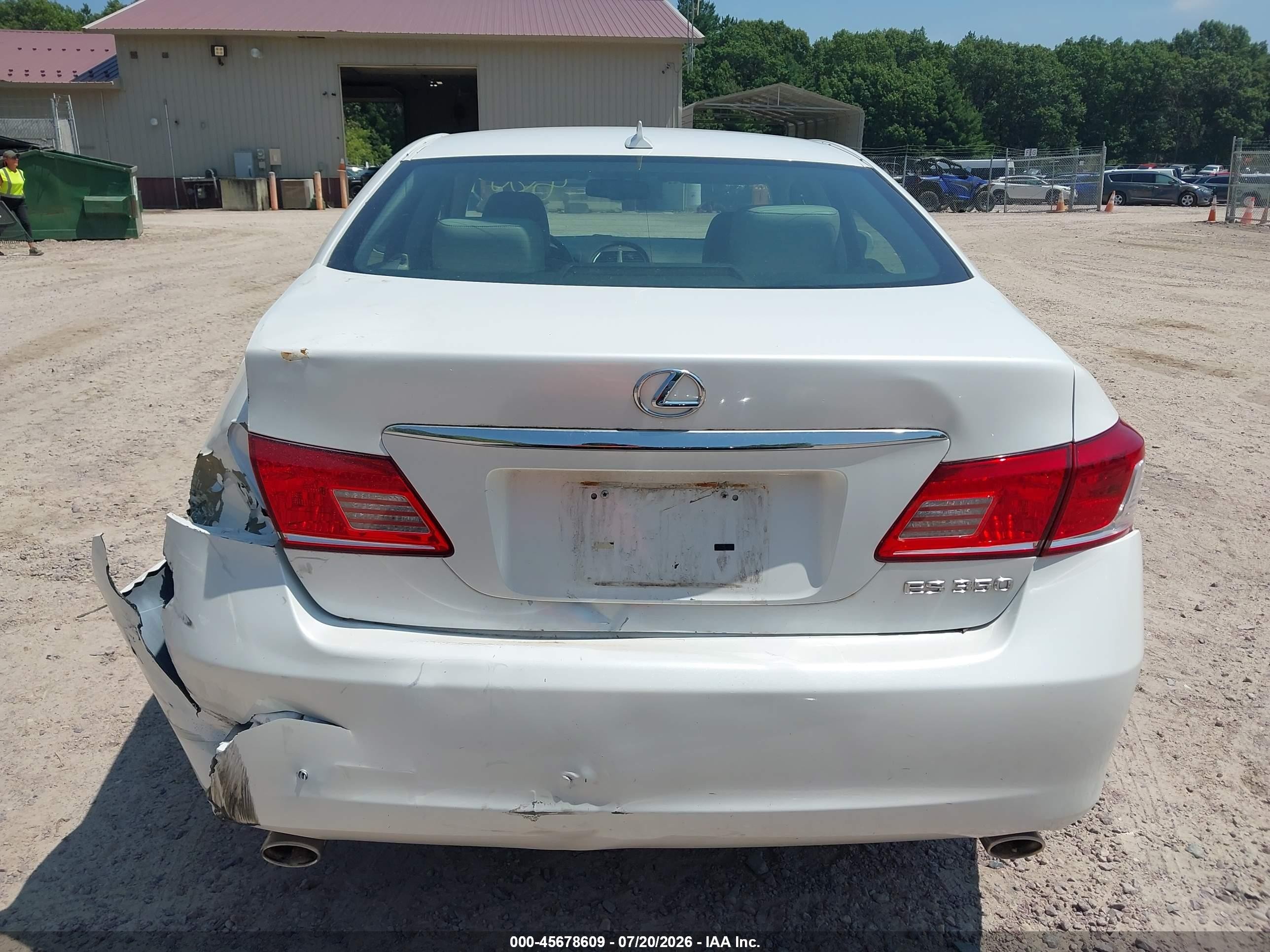 2011 Lexus Es 350   White vin: JTHBK1EGXB2457631