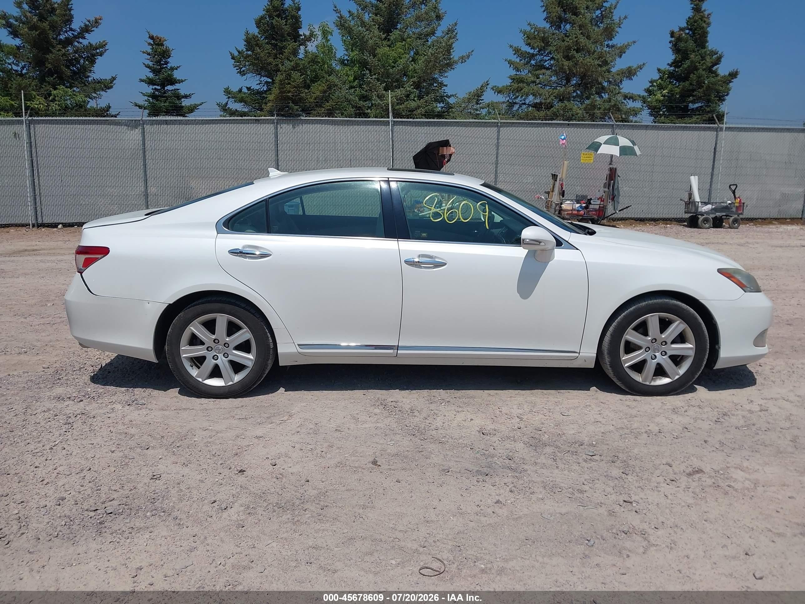 2011 Lexus Es 350   White vin: JTHBK1EGXB2457631