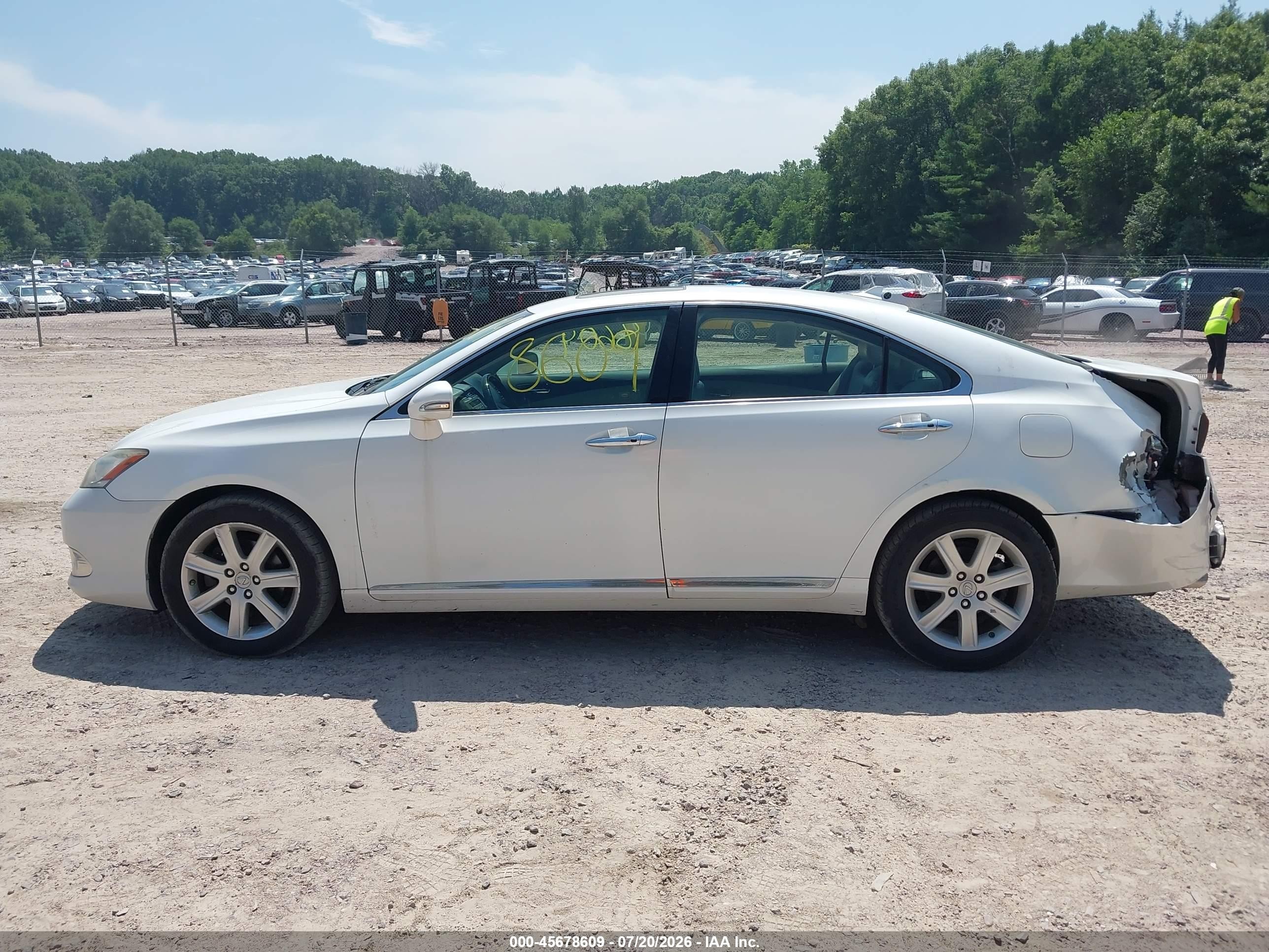 2011 Lexus Es 350   White vin: JTHBK1EGXB2457631