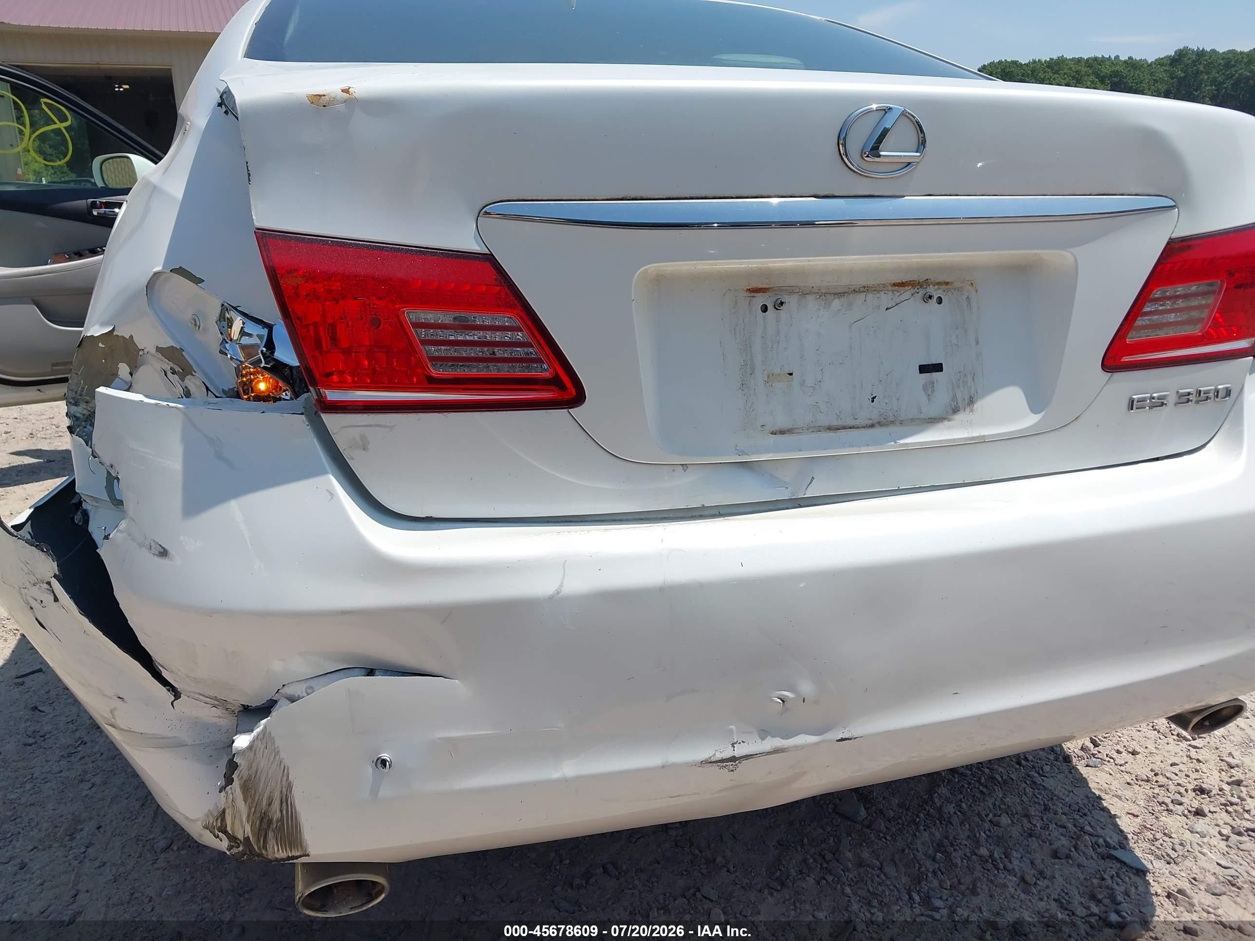 2011 Lexus Es 350   White vin: JTHBK1EGXB2457631