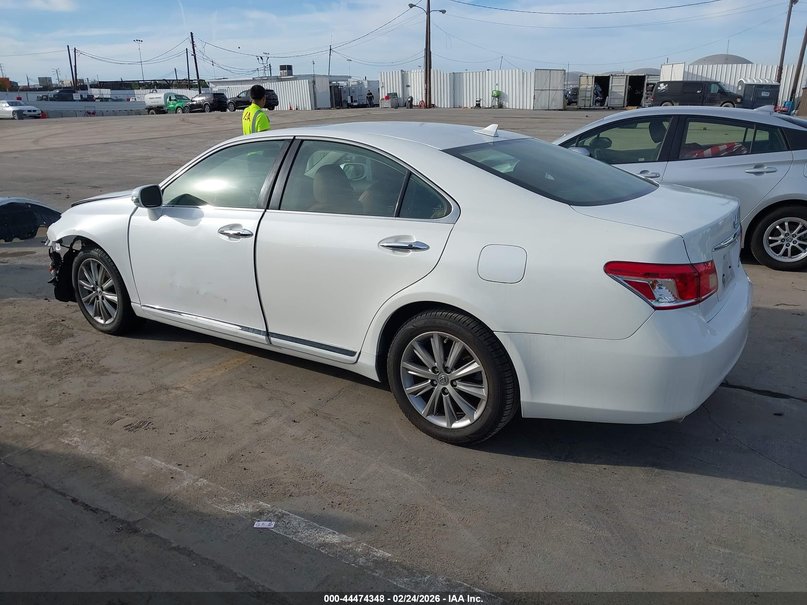 2012 Lexus Es 350   White vin: JTHBK1EGXC2477394
