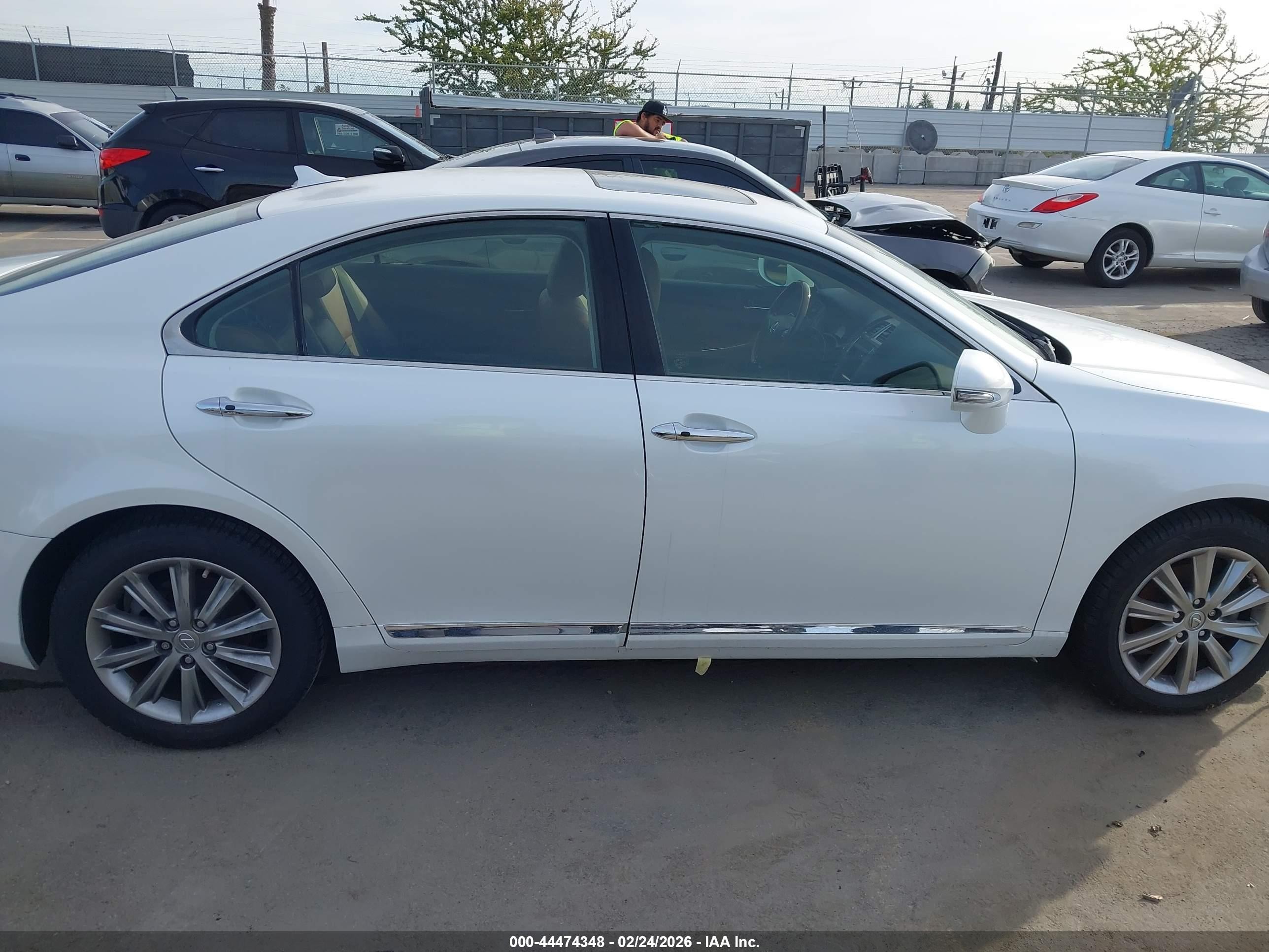 2012 Lexus Es 350   White vin: JTHBK1EGXC2477394