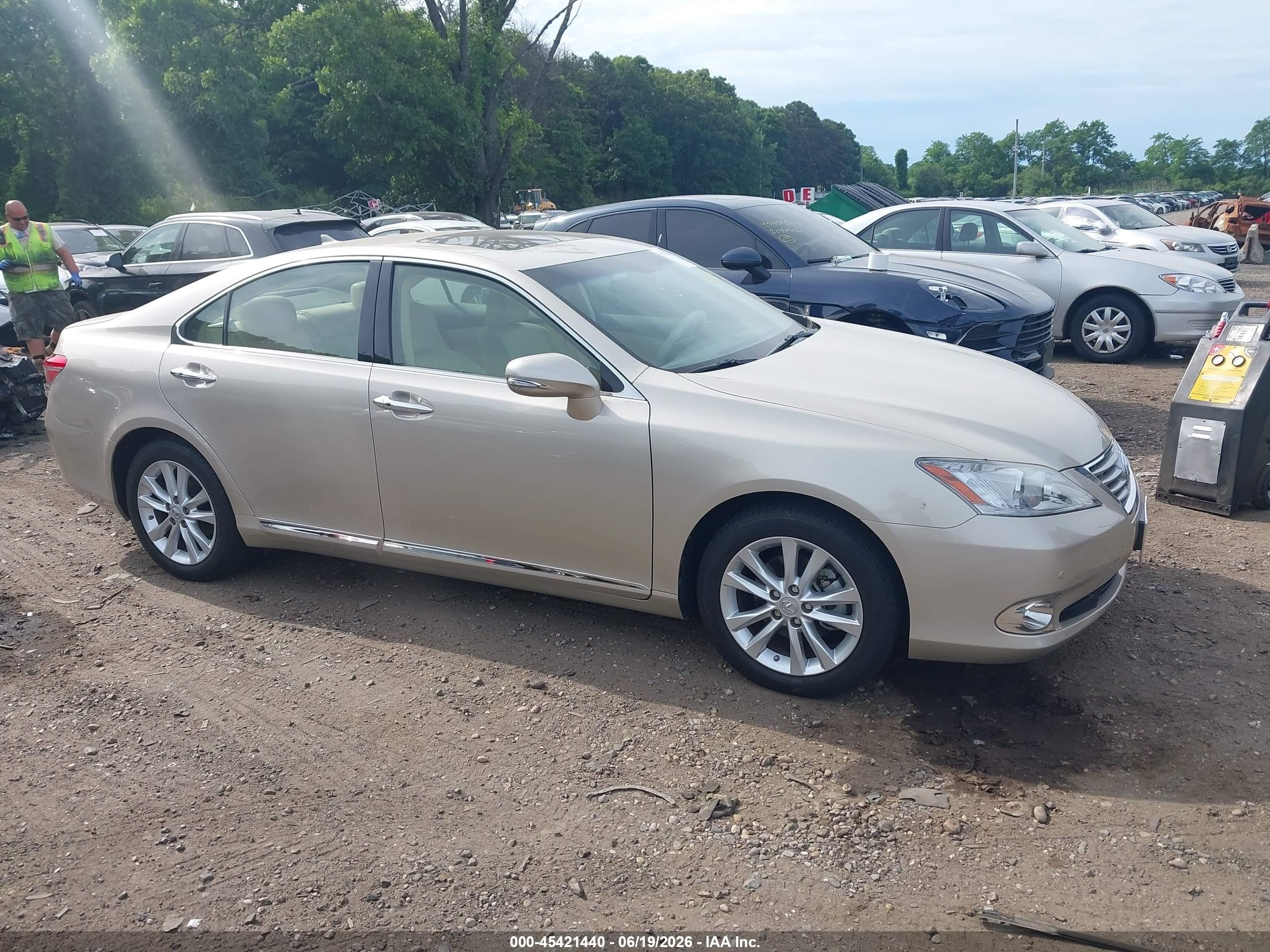 2012 Lexus Es 350 Beige vin: JTHBK1EGXC2510376