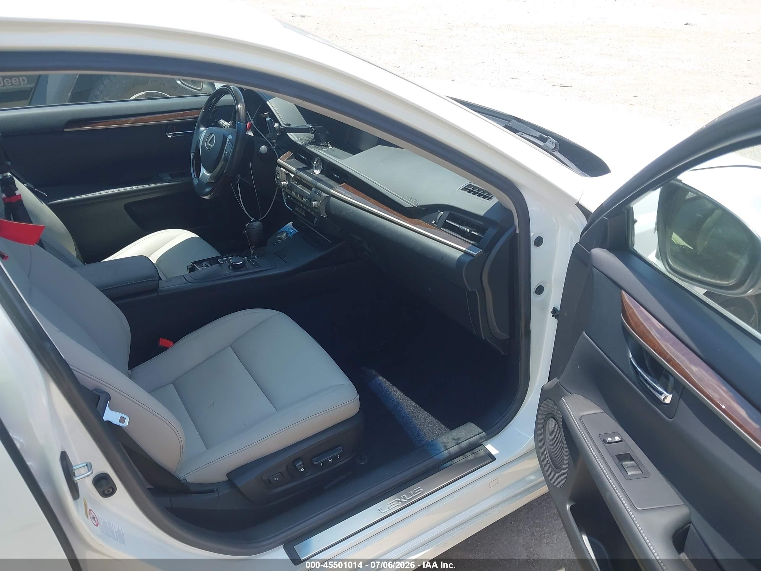 2013 Lexus Es 350   White vin: JTHBK1GG0D2044133
