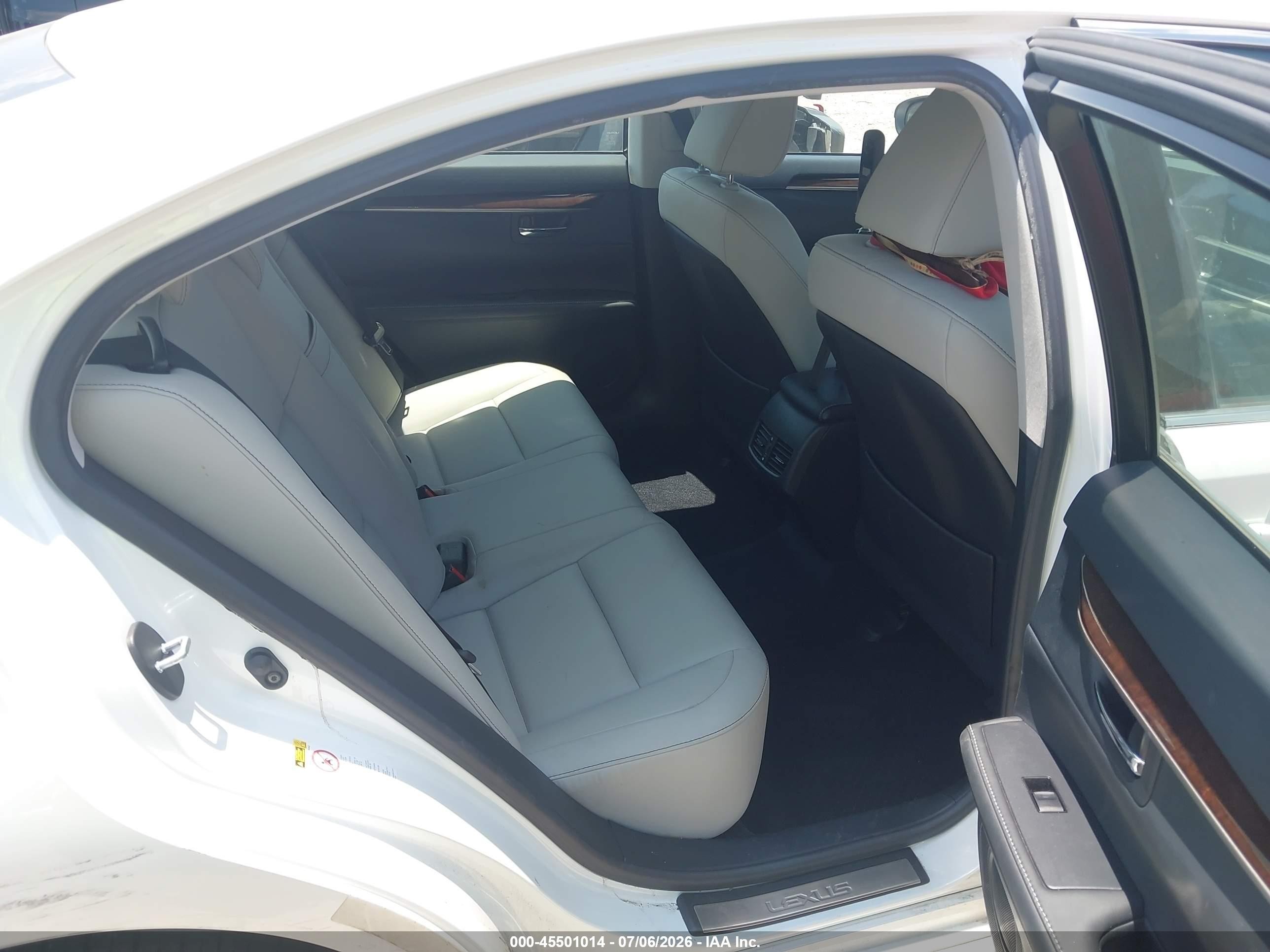 2013 Lexus Es 350   White vin: JTHBK1GG0D2044133