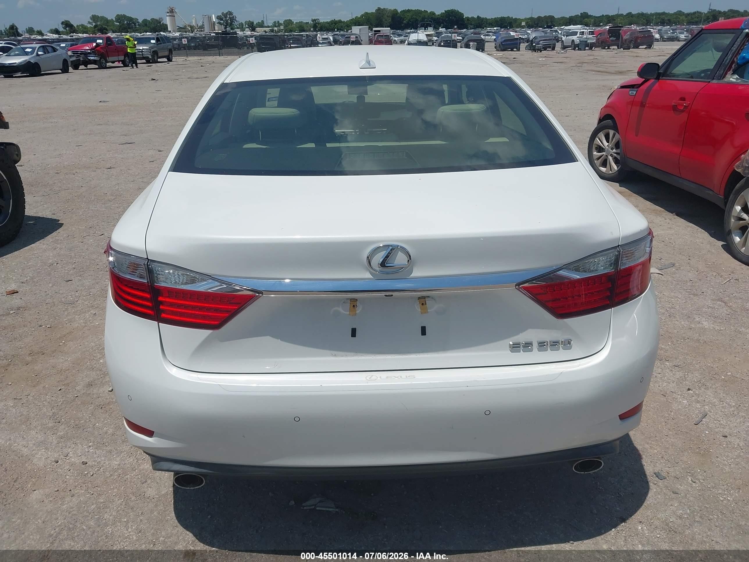 2013 Lexus Es 350   White vin: JTHBK1GG0D2044133