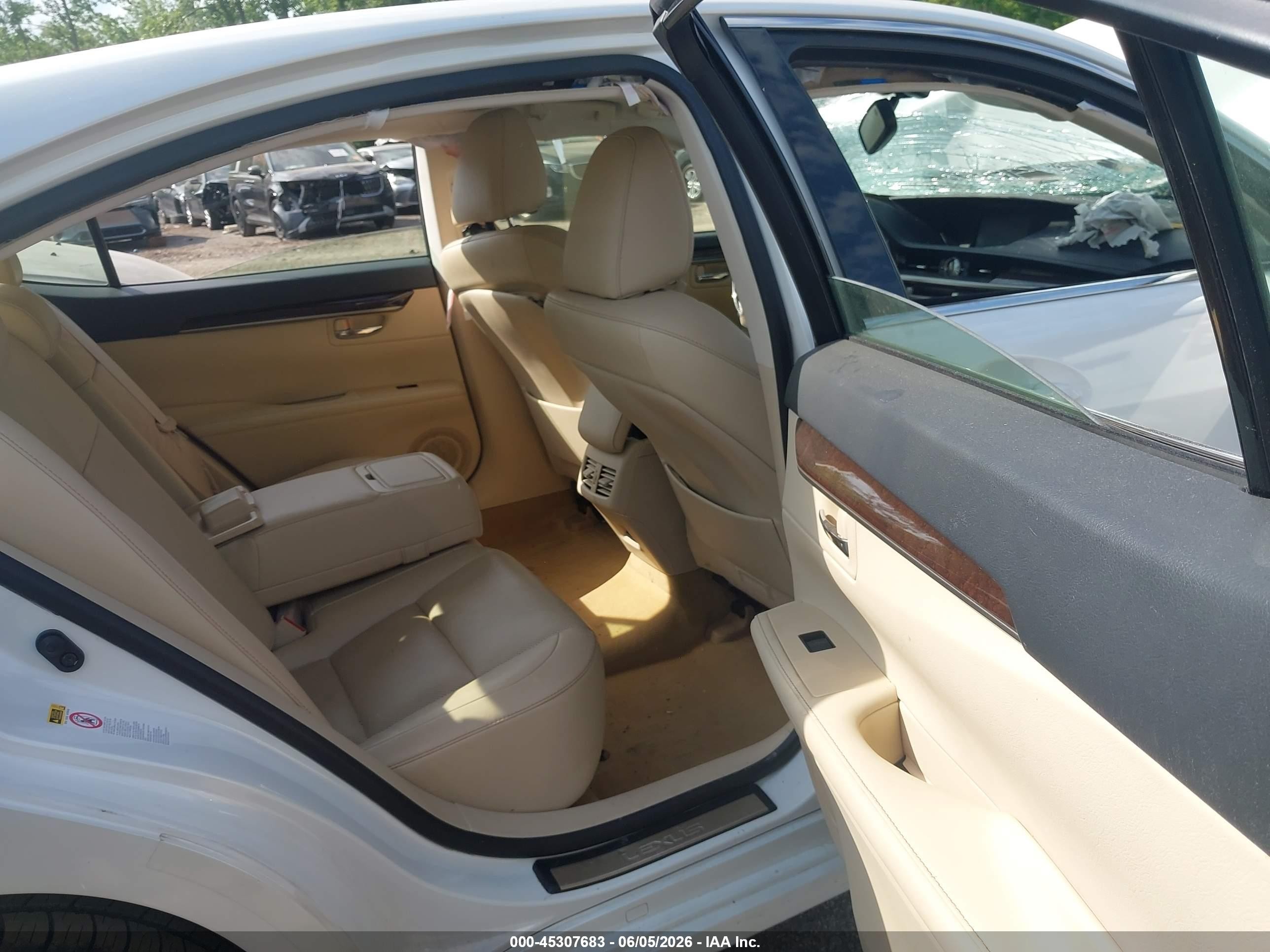 2013 Lexus Es 350   White vin: JTHBK1GG0D2052488