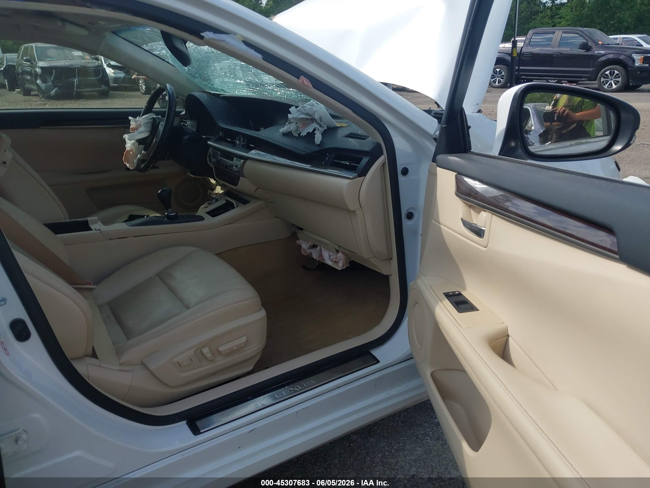 2013 Lexus Es 350   White vin: JTHBK1GG0D2052488