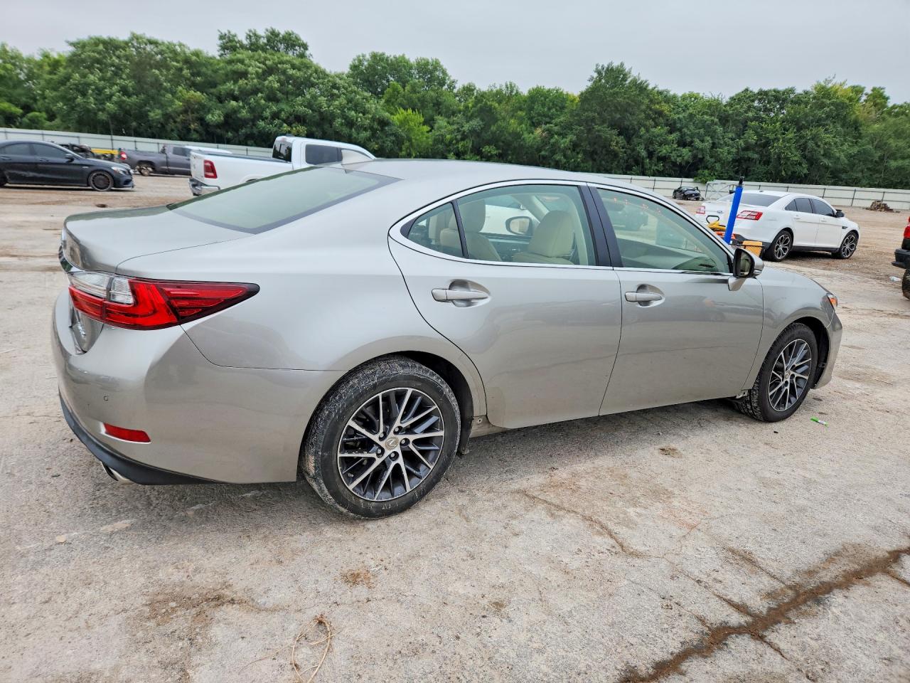 2016 Lexus Es 350 Silver vin: JTHBK1GG0G2212728