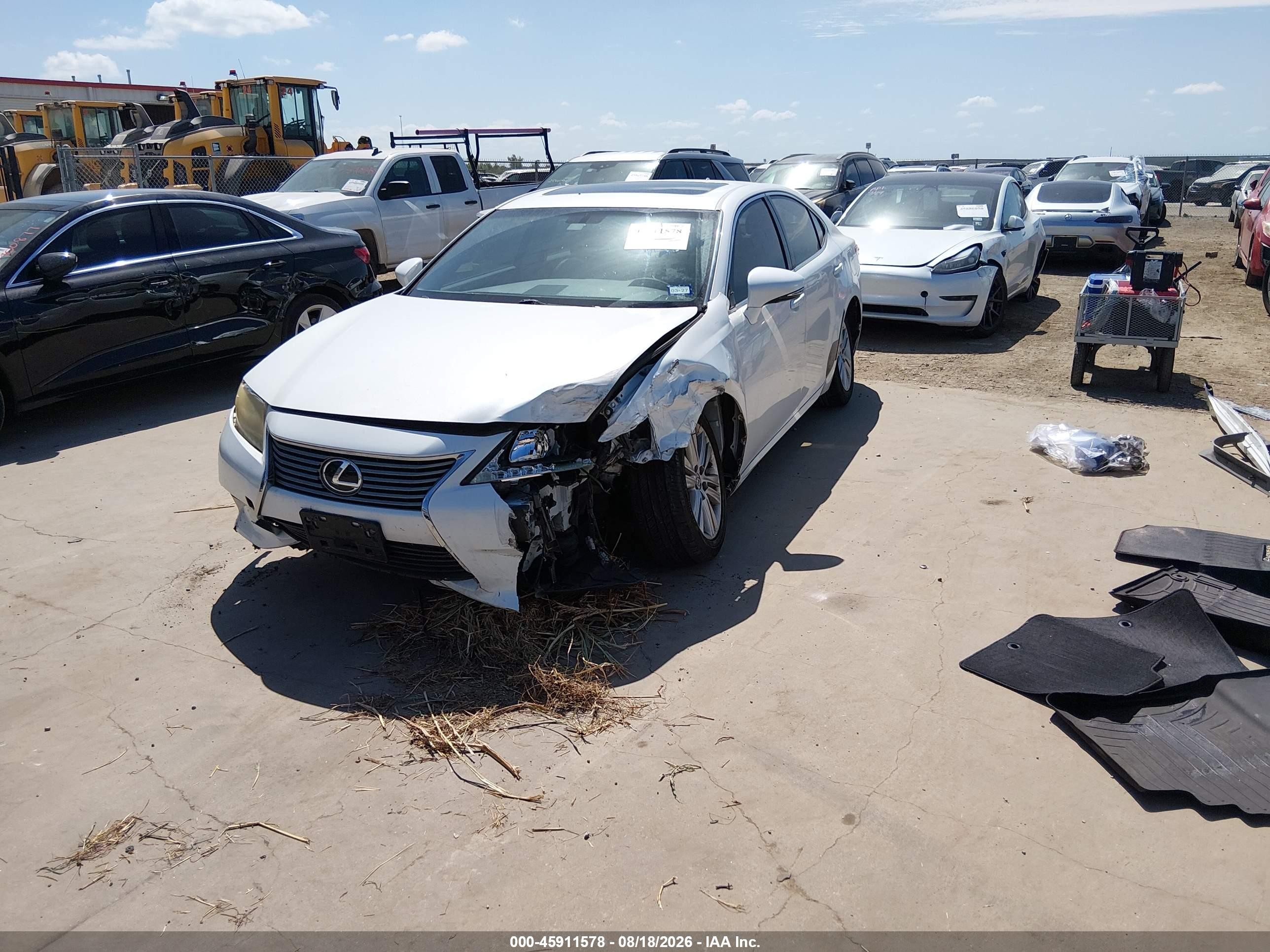 2013 Lexus Es 350   White vin: JTHBK1GG1D2038230